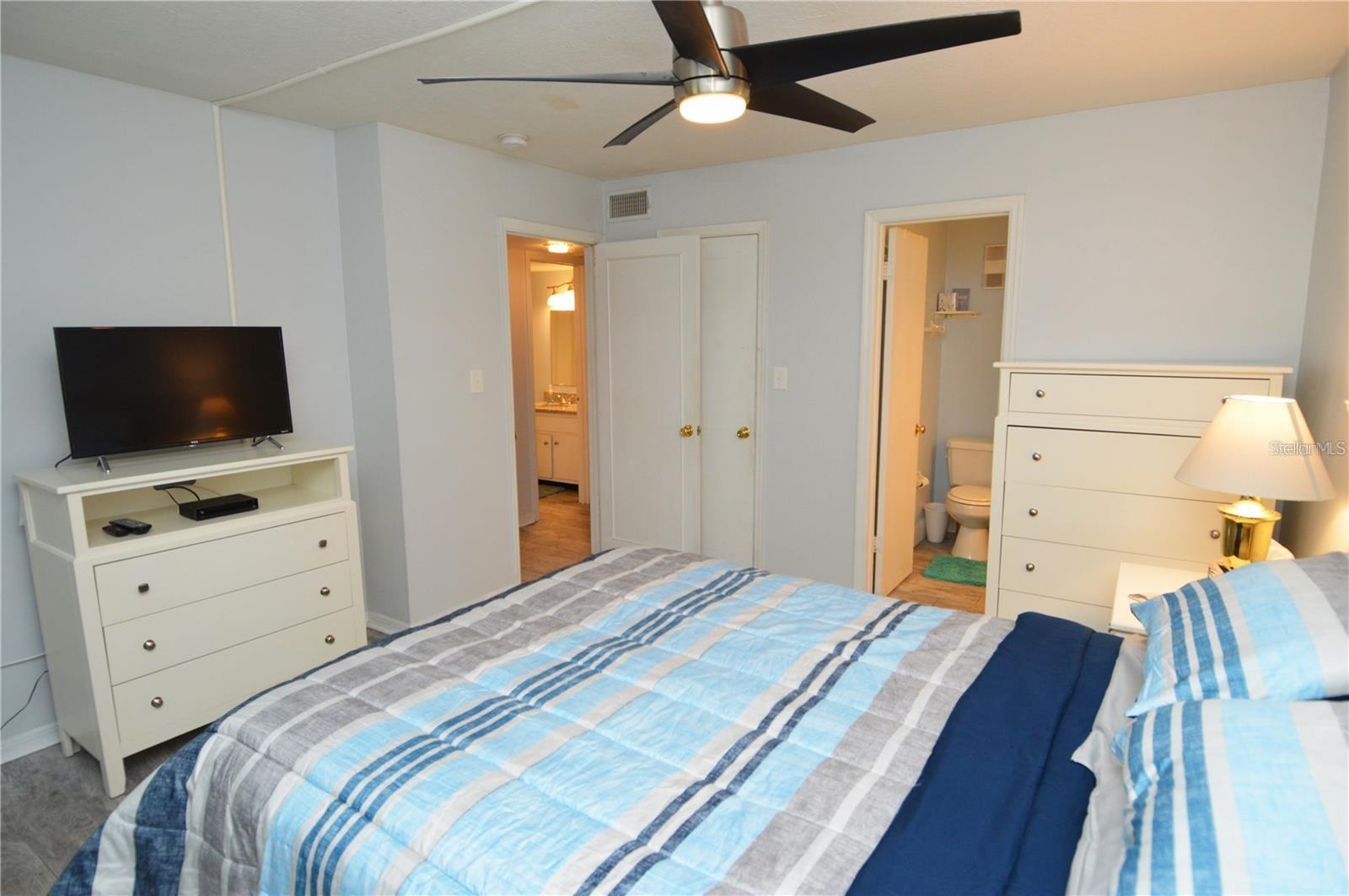 Image 30 of 100 For 3873 Pompano Drive Se B