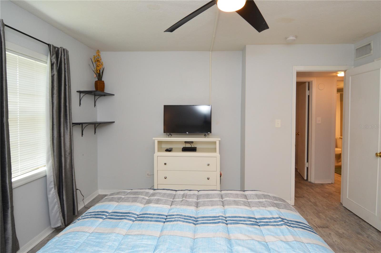 Image 31 of 100 For 3873 Pompano Drive Se B