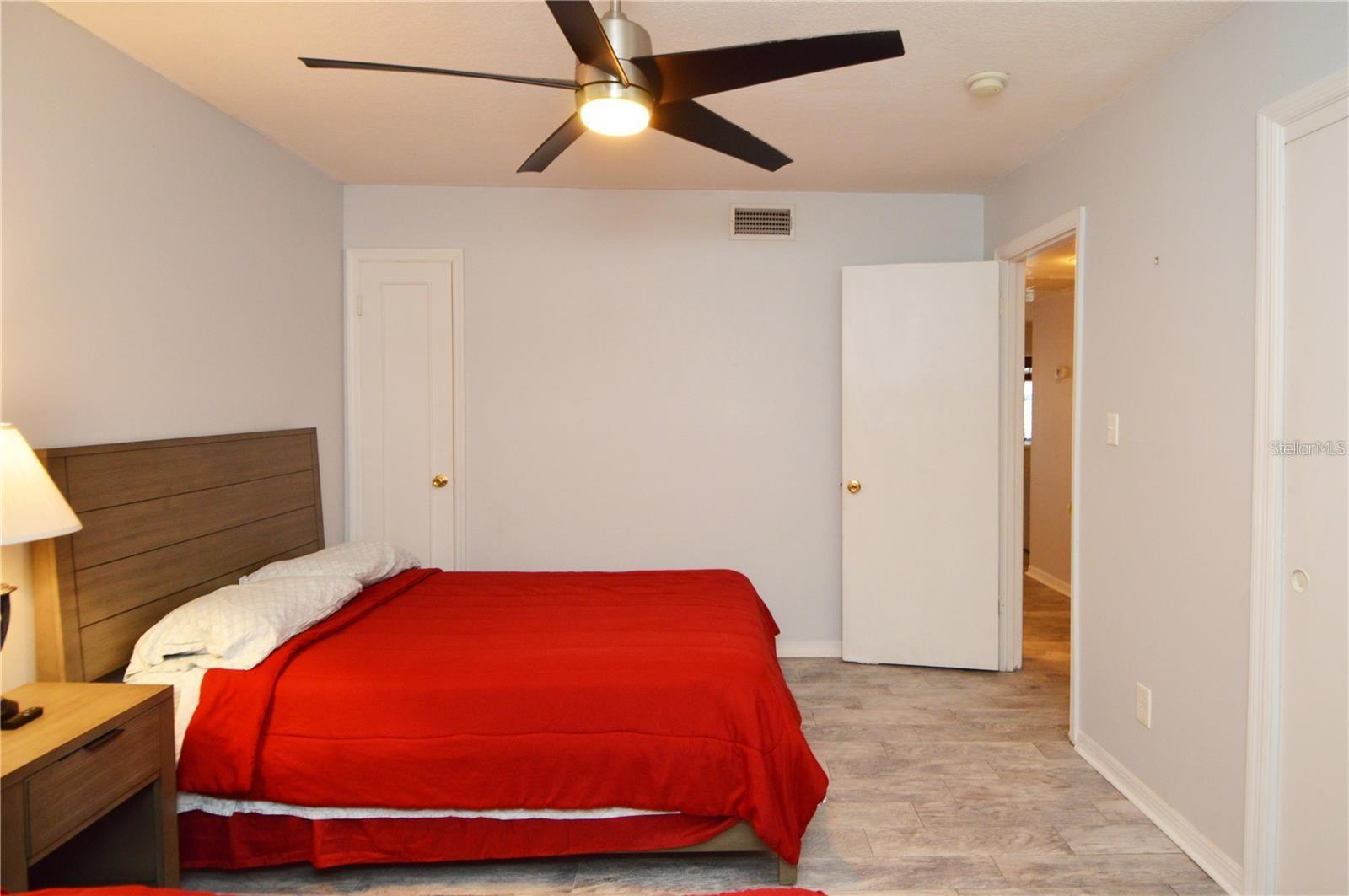 Image 37 of 100 For 3873 Pompano Drive Se B