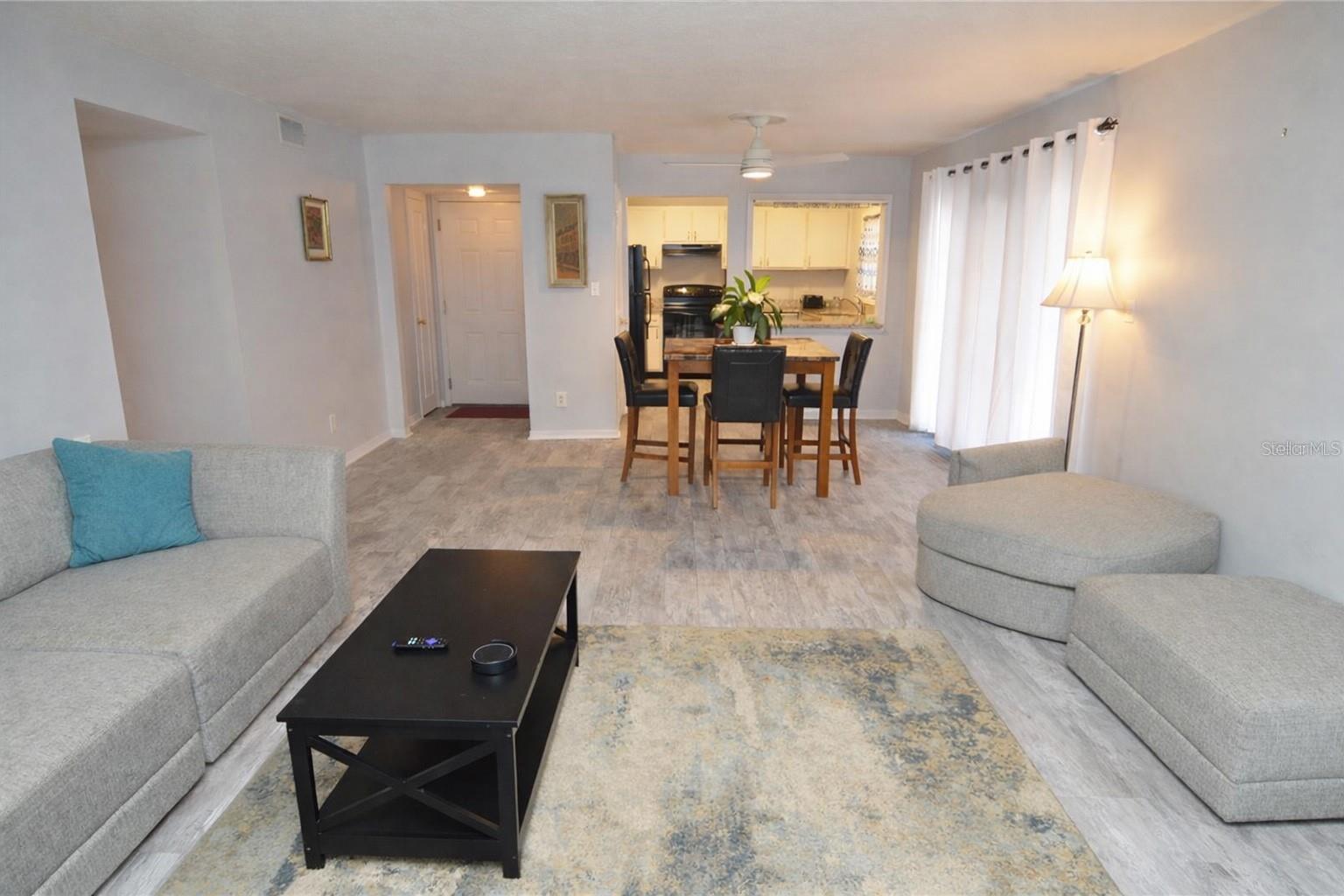 Image 5 of 100 For 3873 Pompano Drive Se B