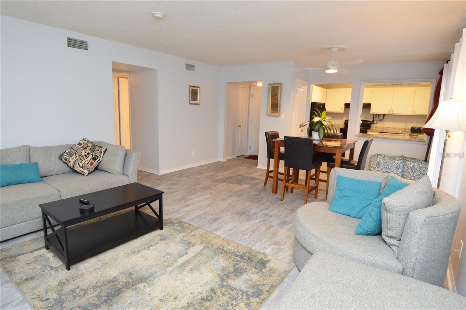 Image 6 of 100 For 3873 Pompano Drive Se B