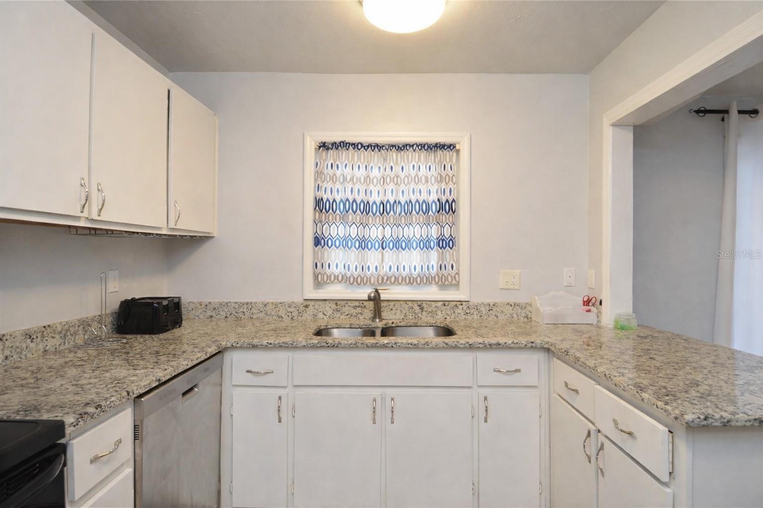 Image 9 of 100 For 3873 Pompano Drive Se B