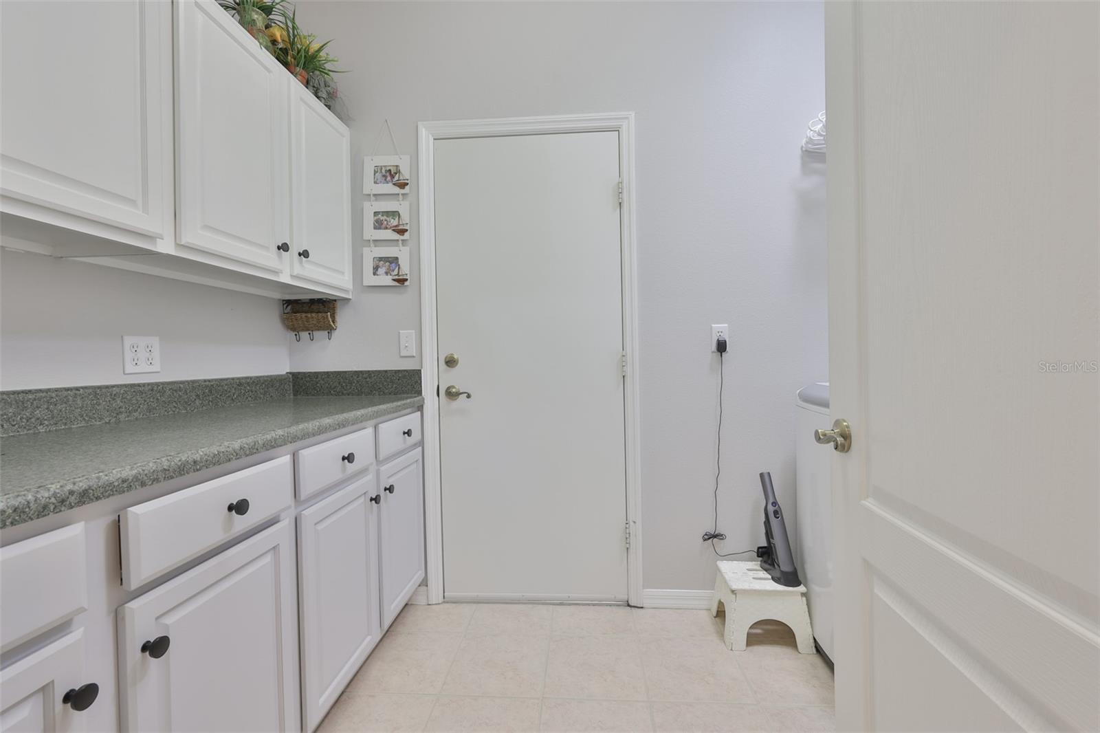 Image 19 of 43 For 1205 Fairway Greens Drive 58