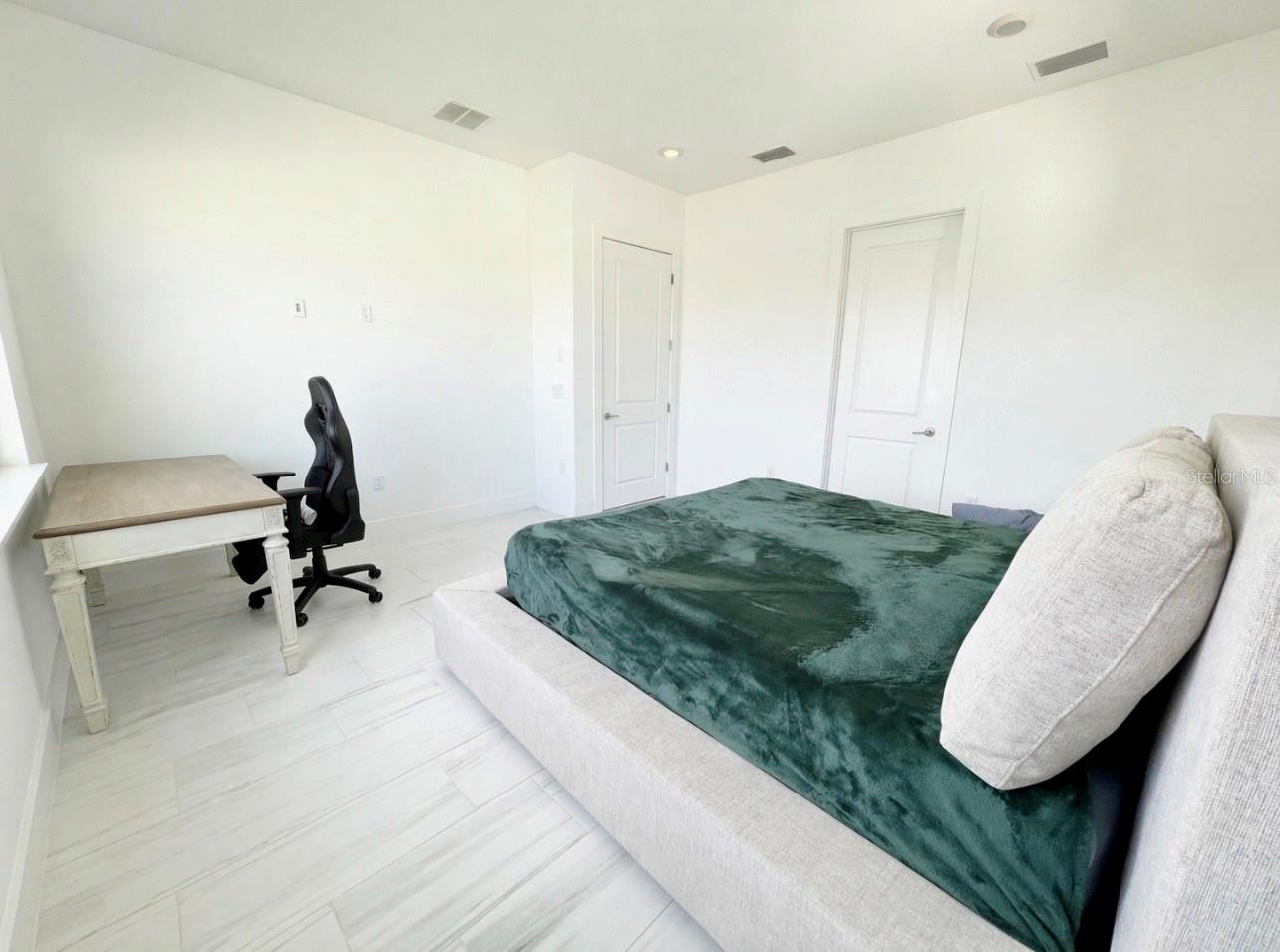 Image 17 of 49 For 8486 Ivy Stark Boulevard