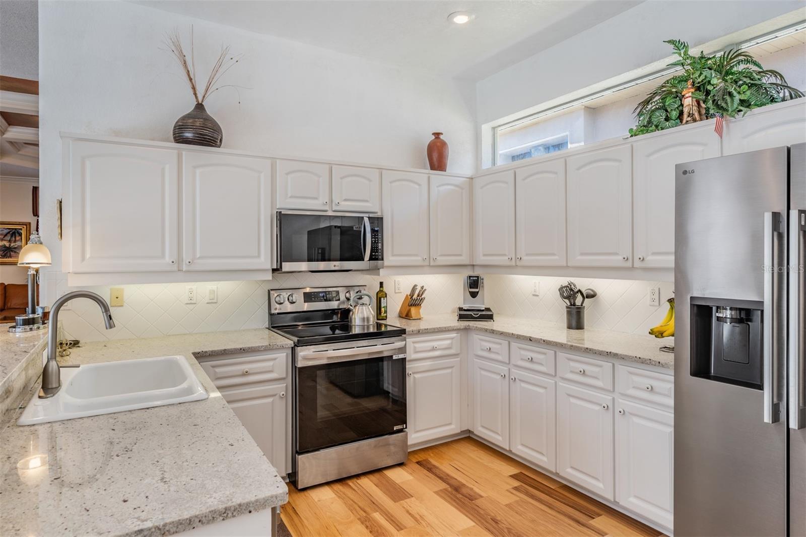 Listing photo id 11 for 12220 Woodlands Circle