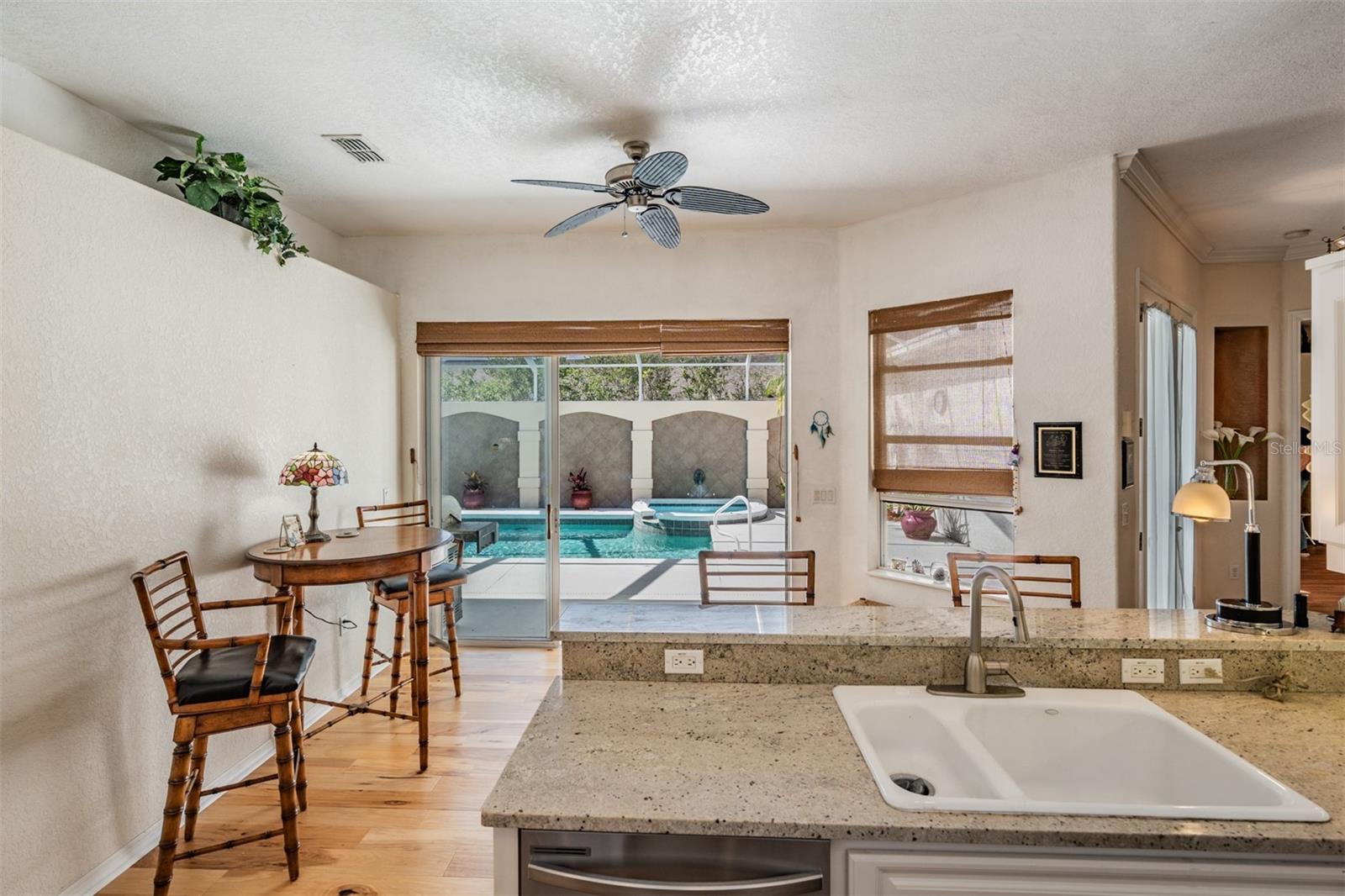 Listing photo id 12 for 12220 Woodlands Circle