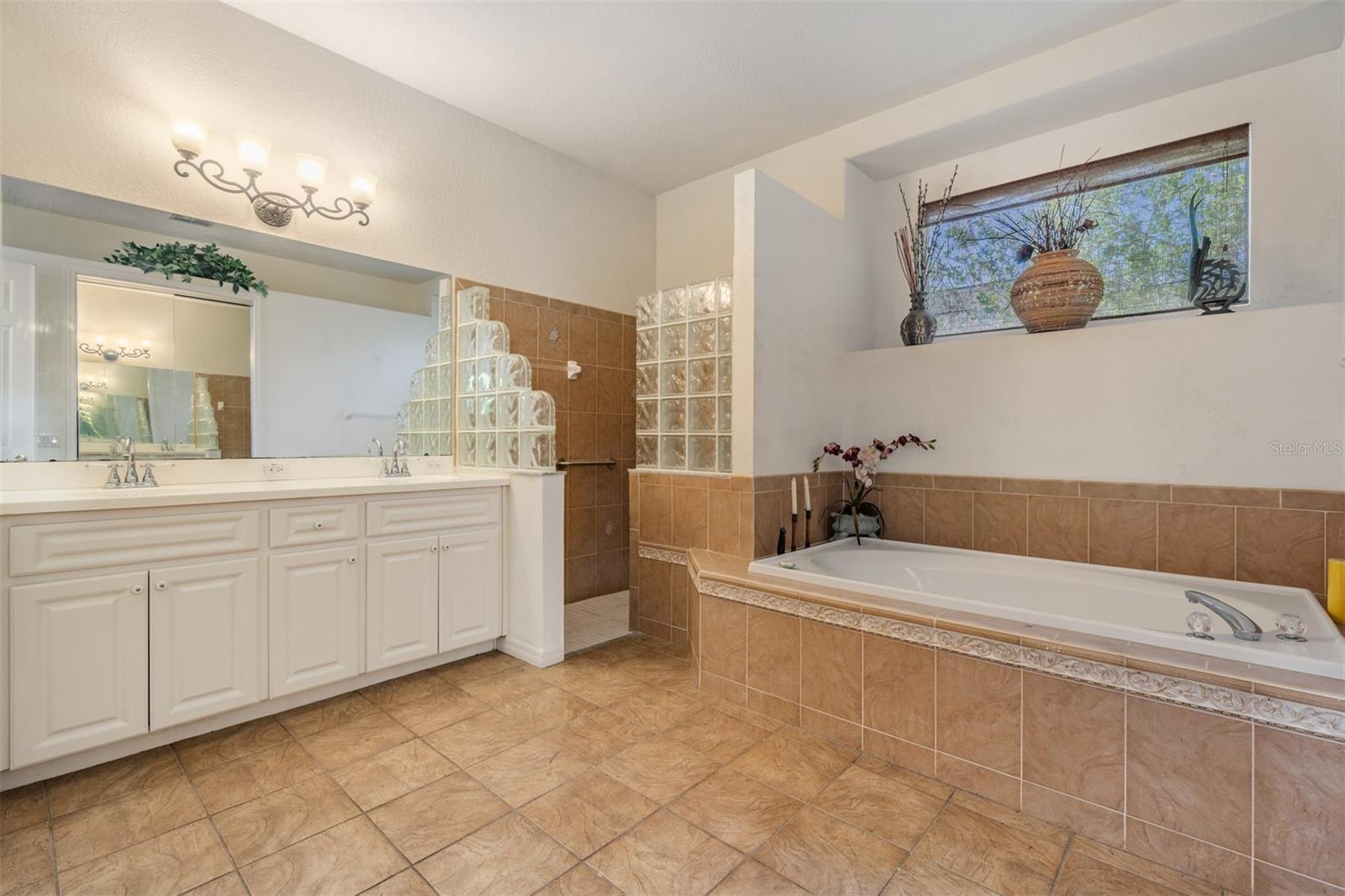 Listing photo id 26 for 12220 Woodlands Circle