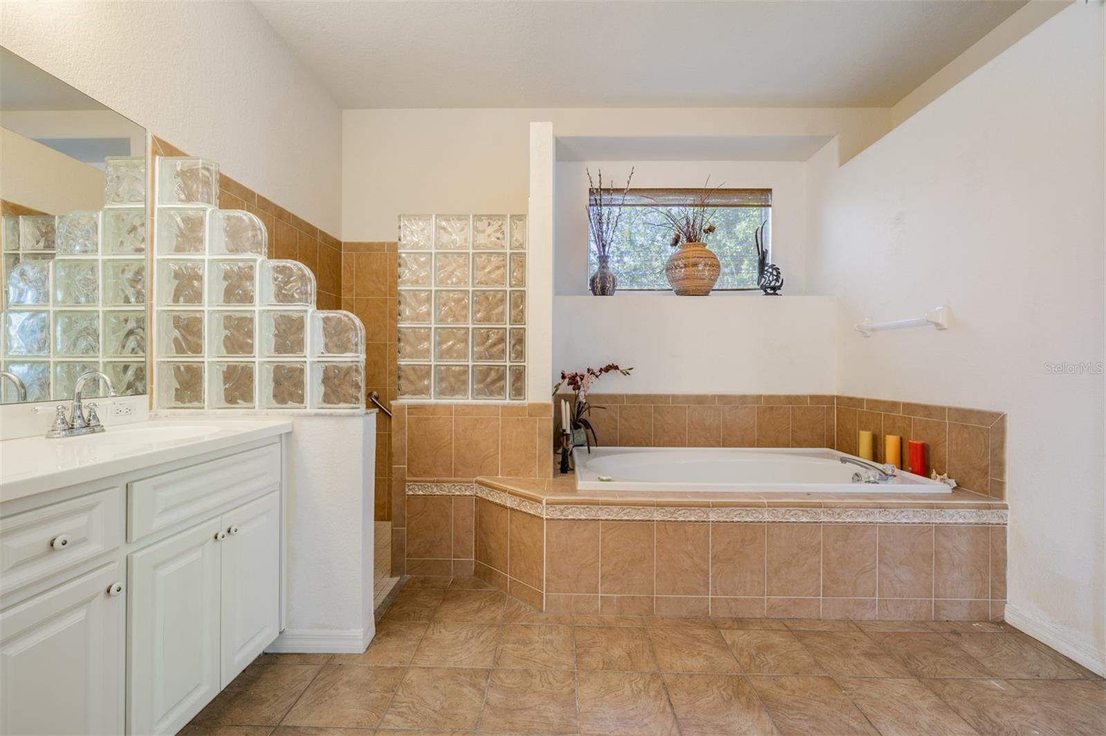Listing photo id 27 for 12220 Woodlands Circle