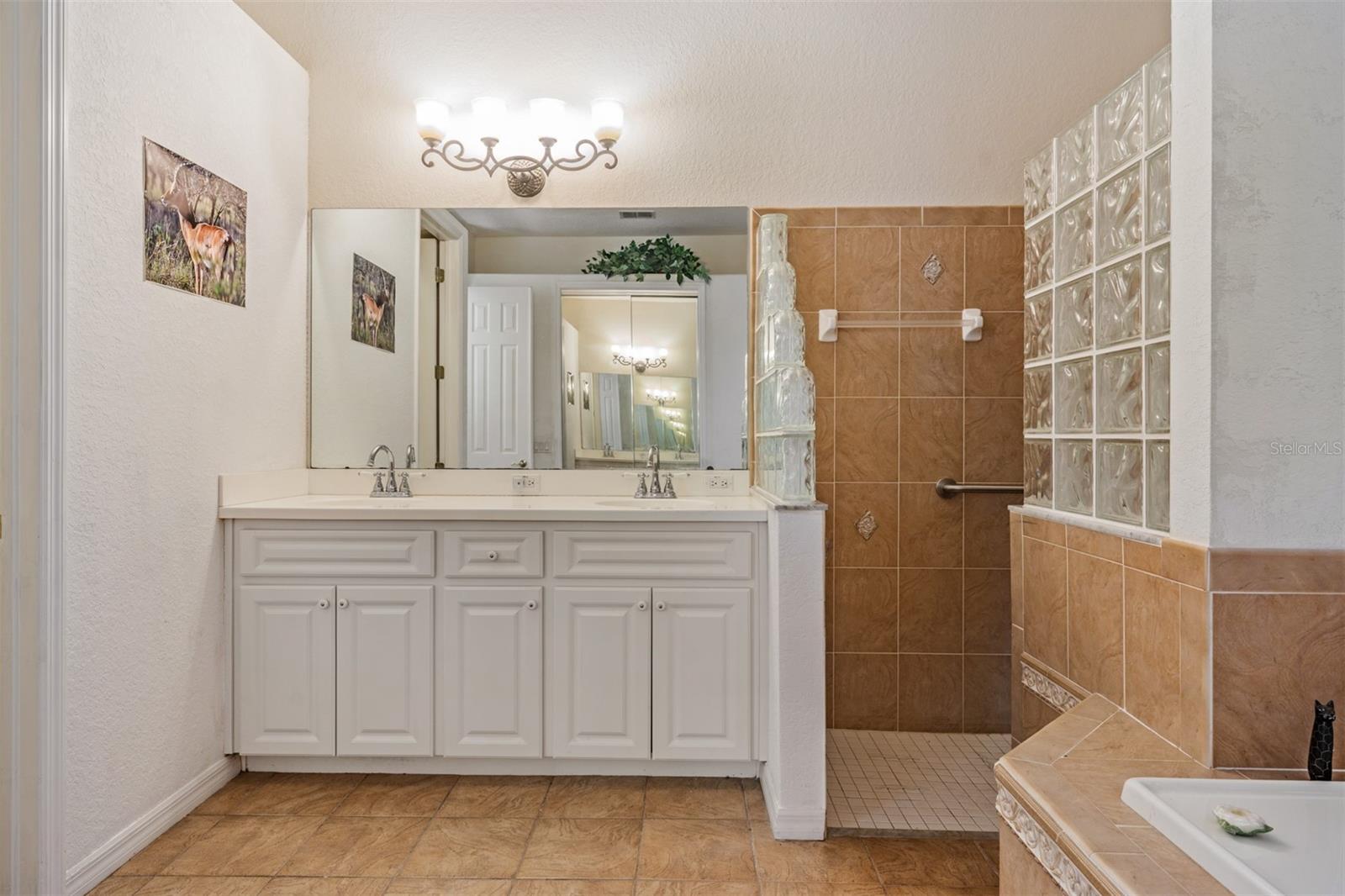 Listing photo id 43 for 12220 Woodlands Circle