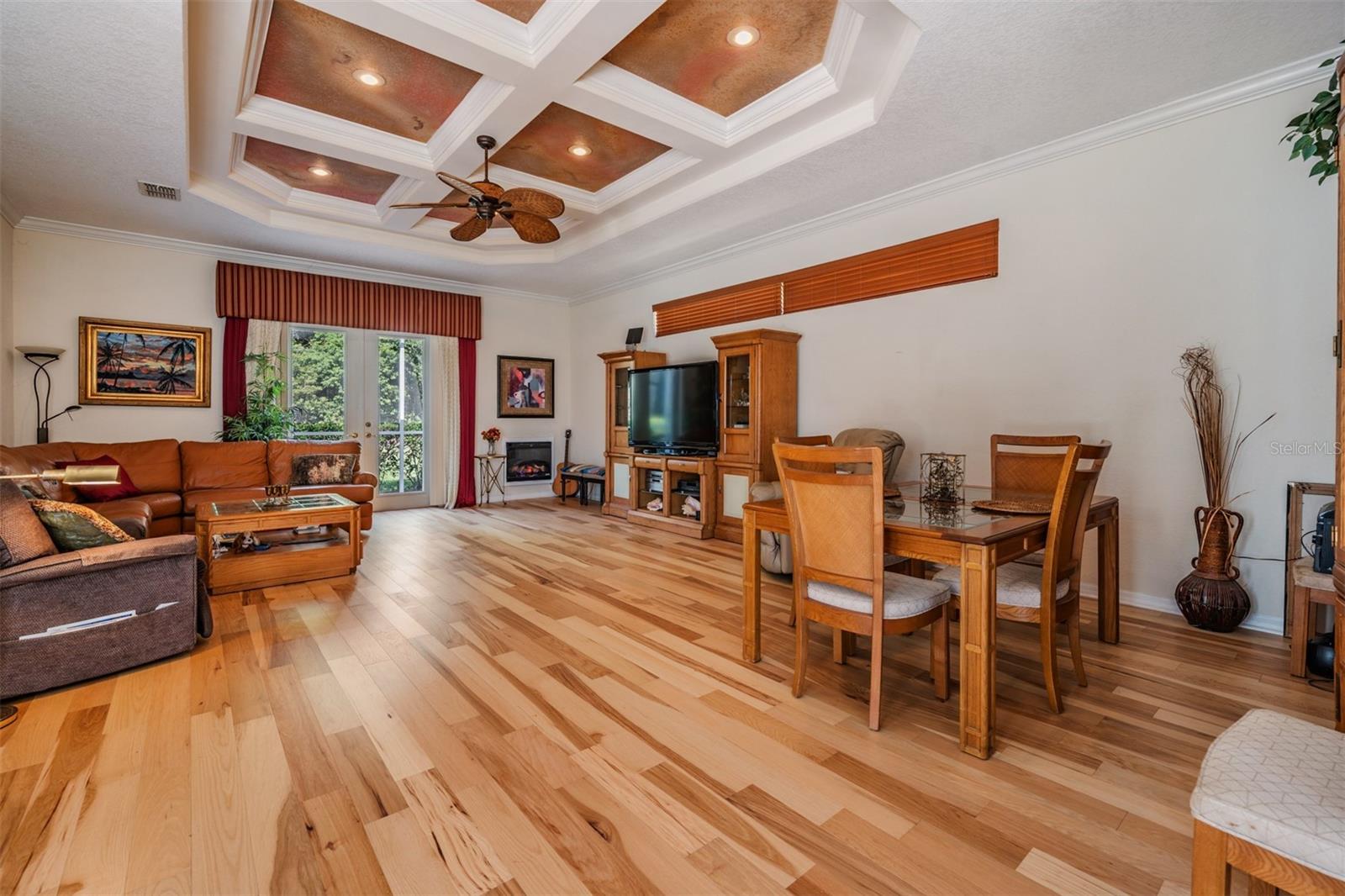 Listing photo id 6 for 12220 Woodlands Circle