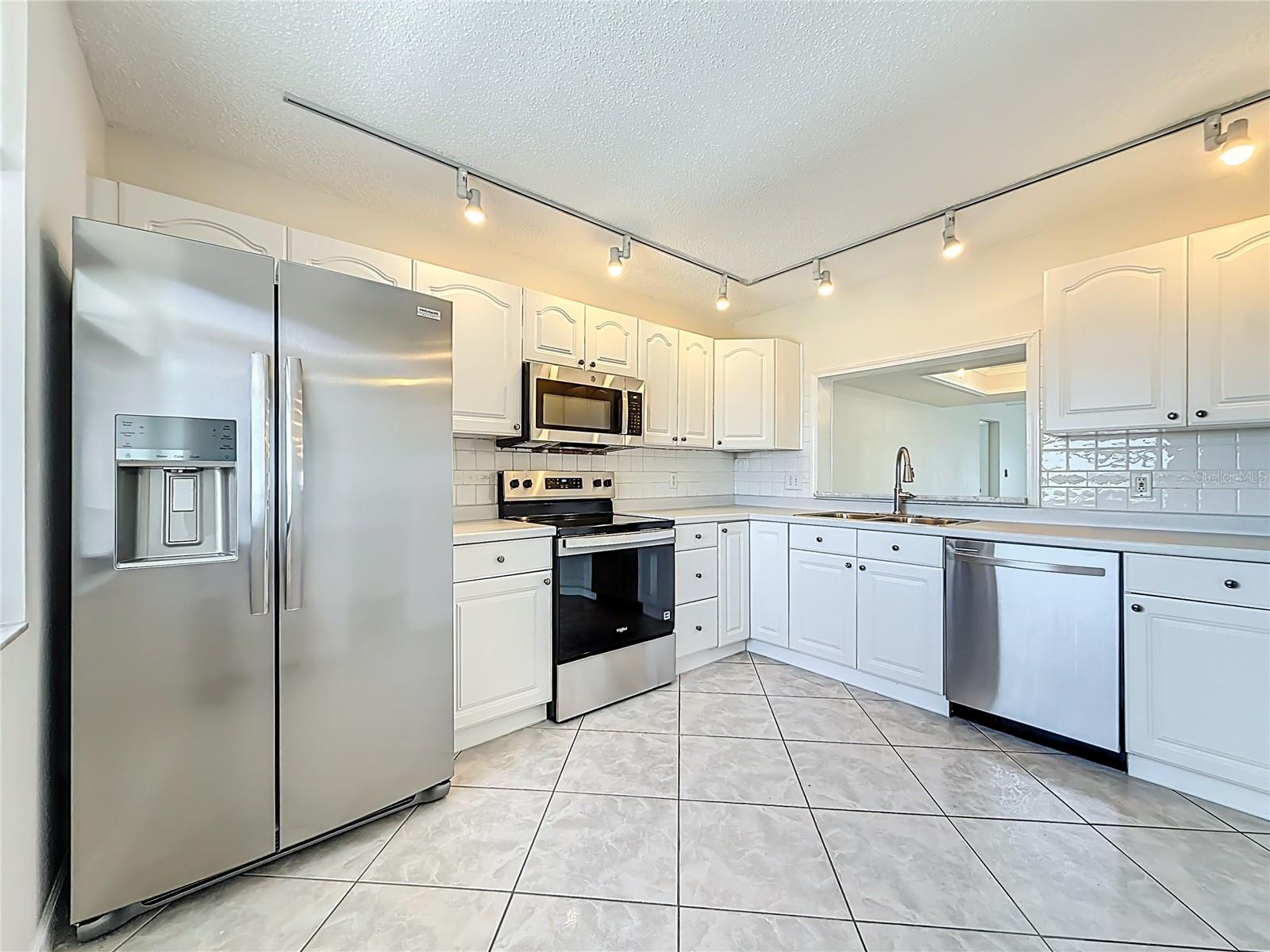 Image 12 of 62 For 7300 Sun Island Dr S,  1403