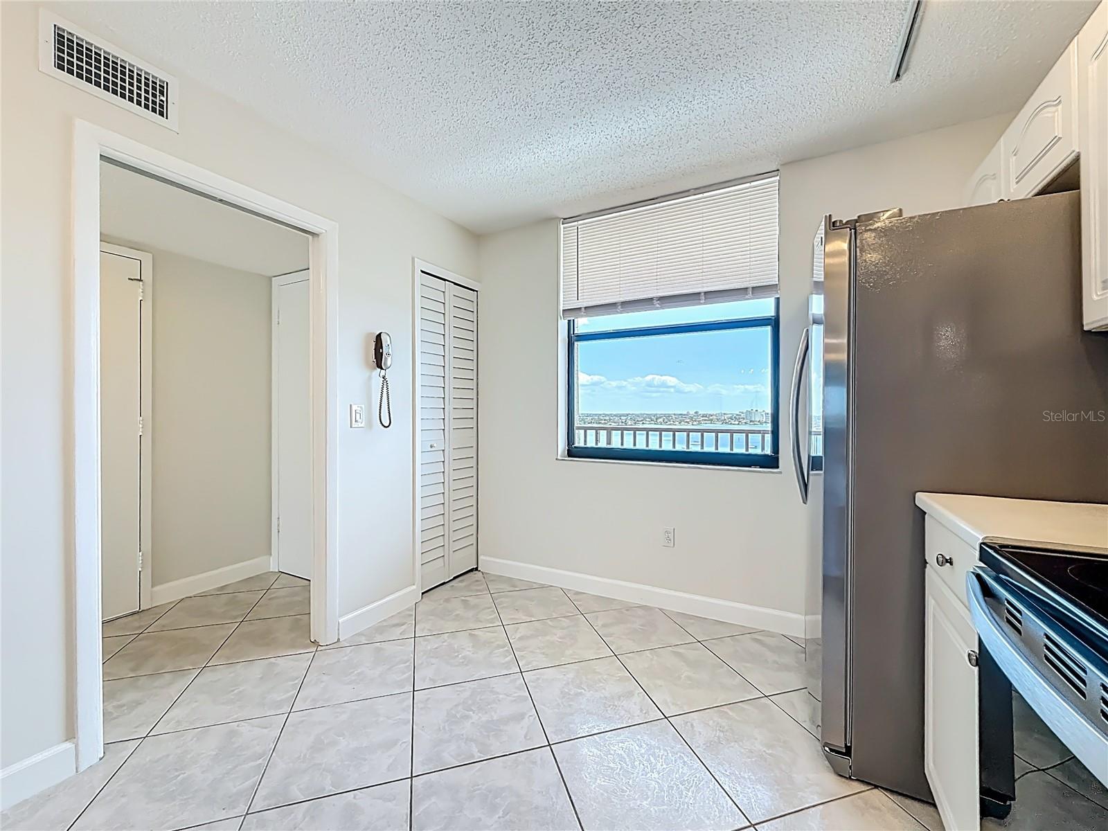 Image 14 of 62 For 7300 Sun Island Dr S,  1403