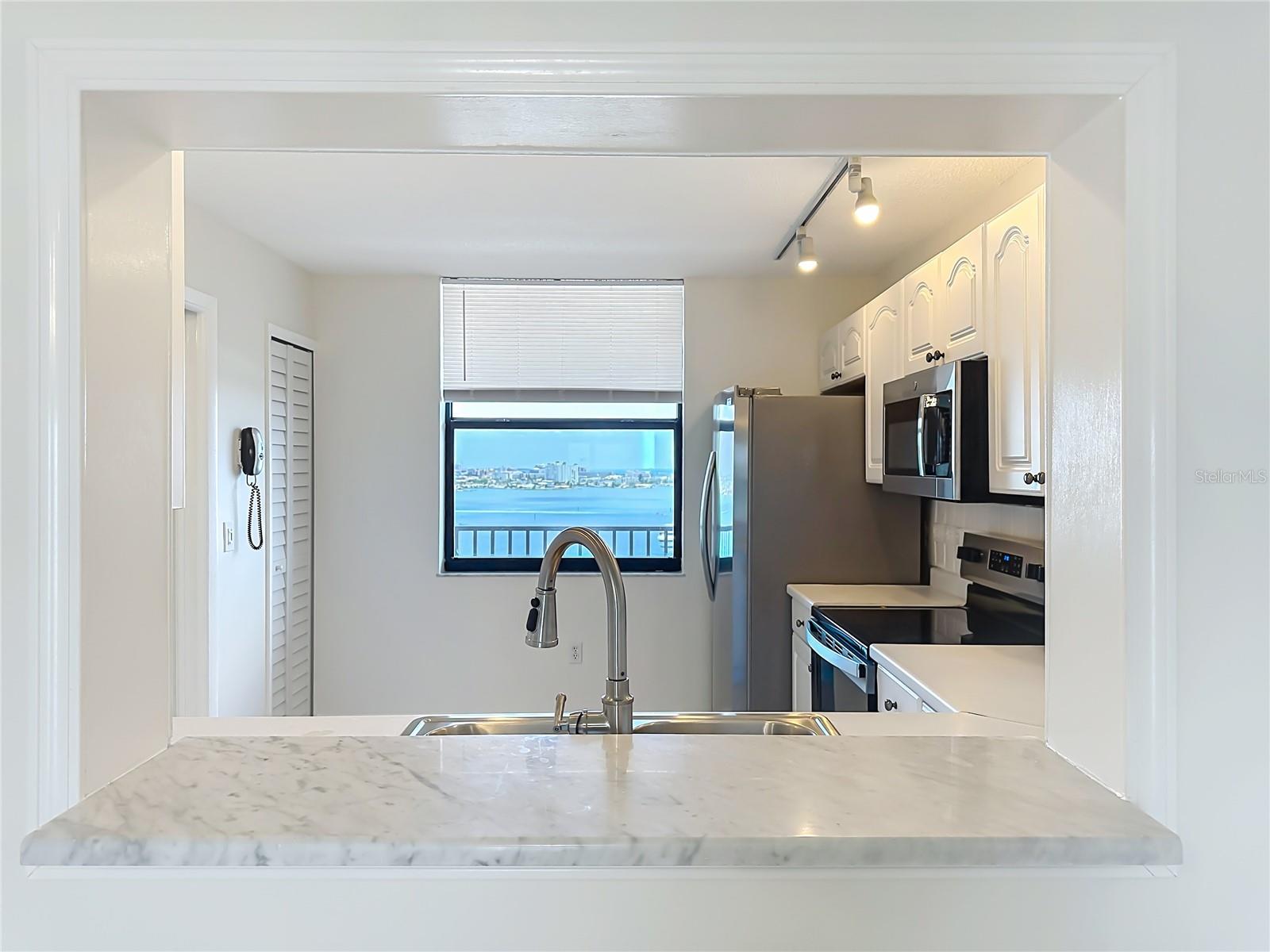 Image 15 of 62 For 7300 Sun Island Dr S,  1403