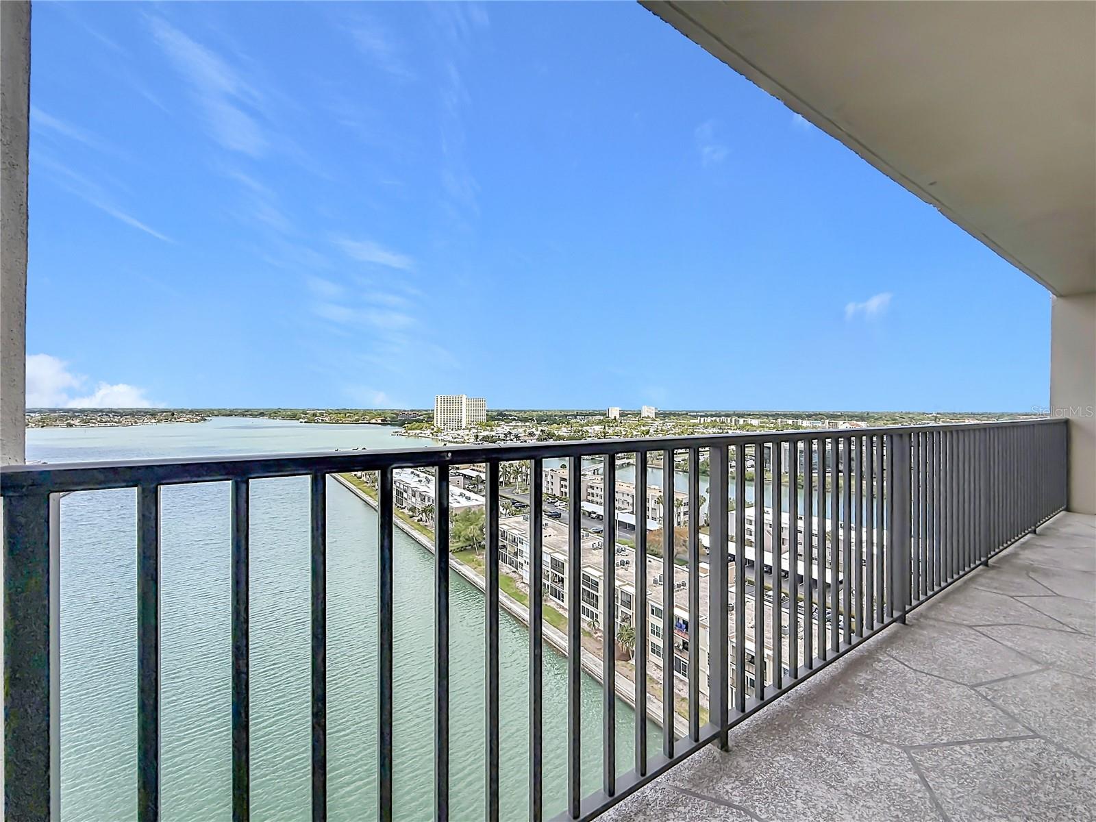 Image 38 of 62 For 7300 Sun Island Dr S,  1403