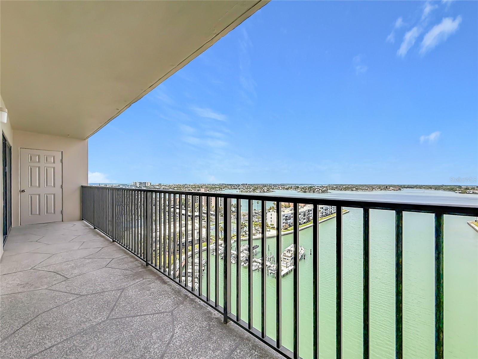 Image 39 of 62 For 7300 Sun Island Dr S,  1403