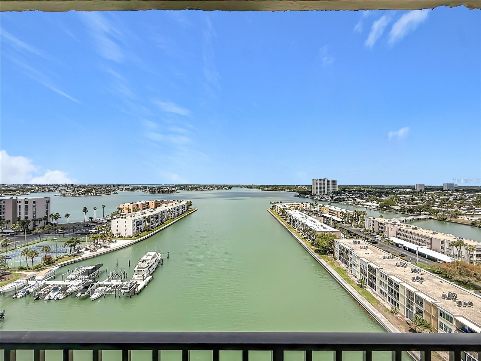 Image 4 of 62 For 7300 Sun Island Dr S,  1403