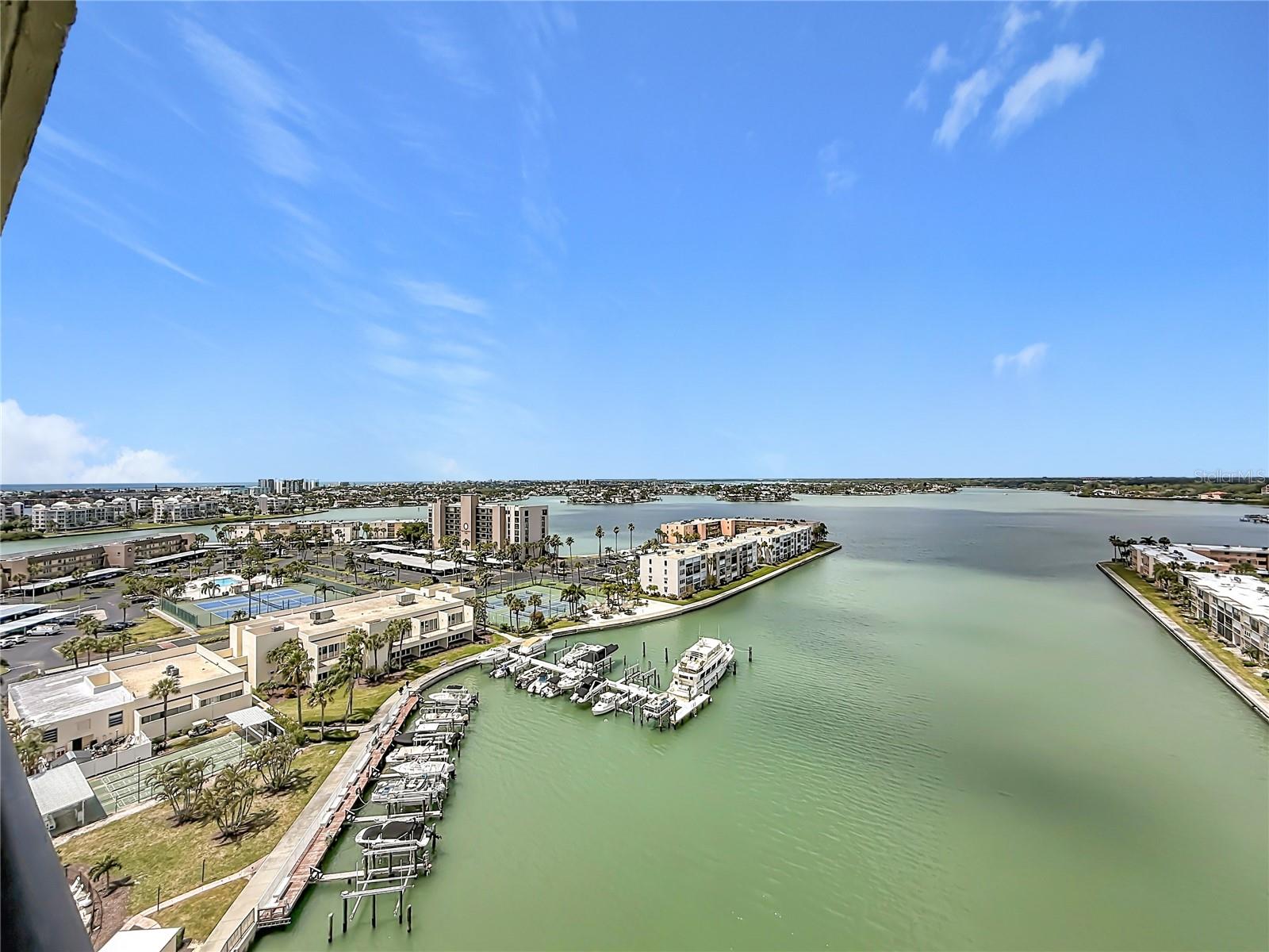 Image 41 of 62 For 7300 Sun Island Dr S,  1403