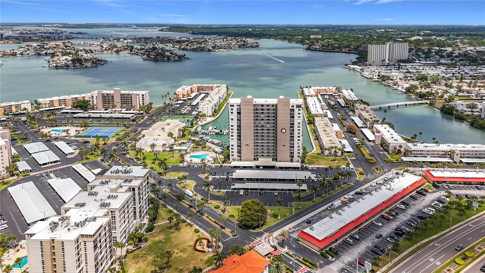 Image 6 of 62 For 7300 Sun Island Dr S,  1403