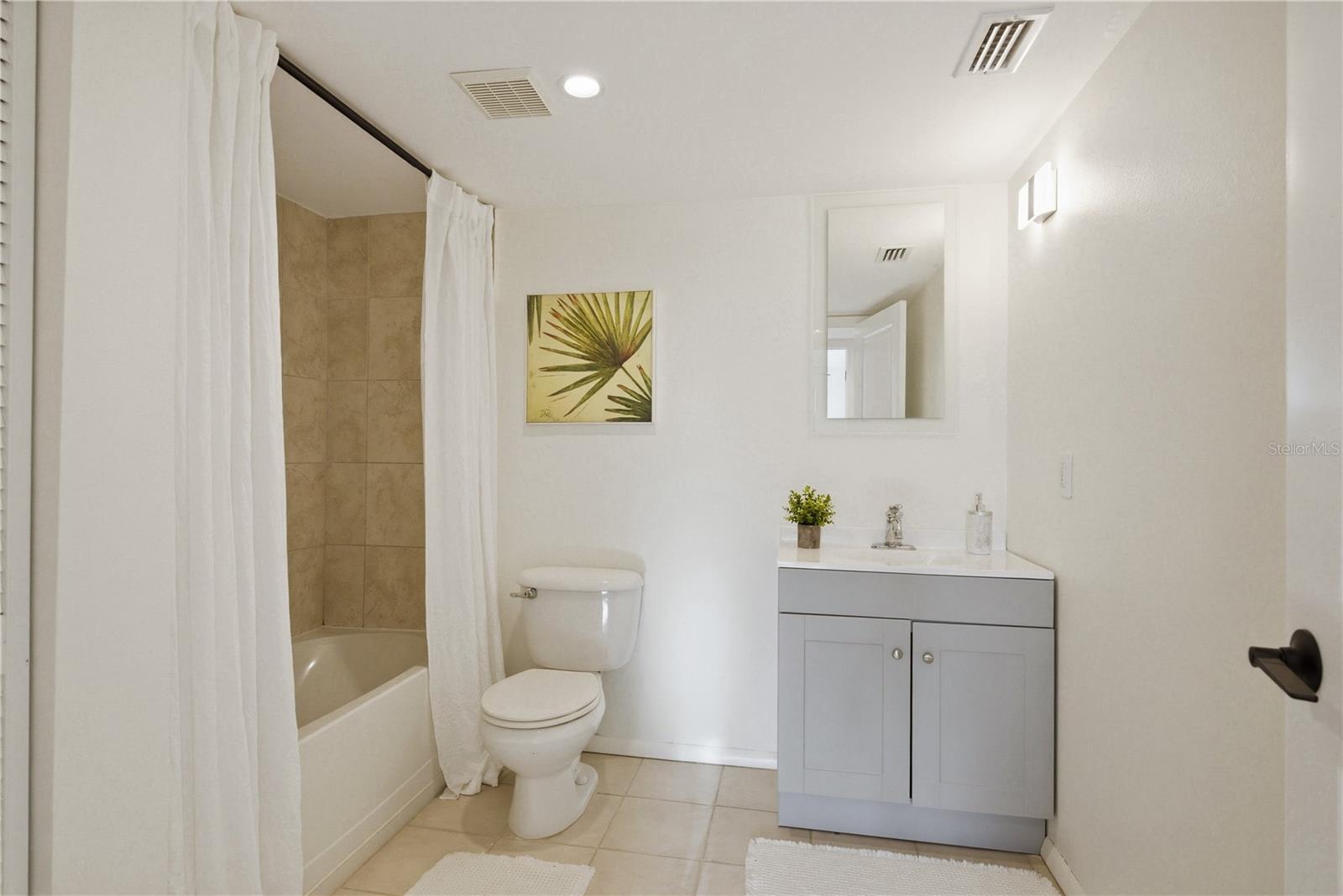 Image 12 of 33 For 701 Madison Avenue 420