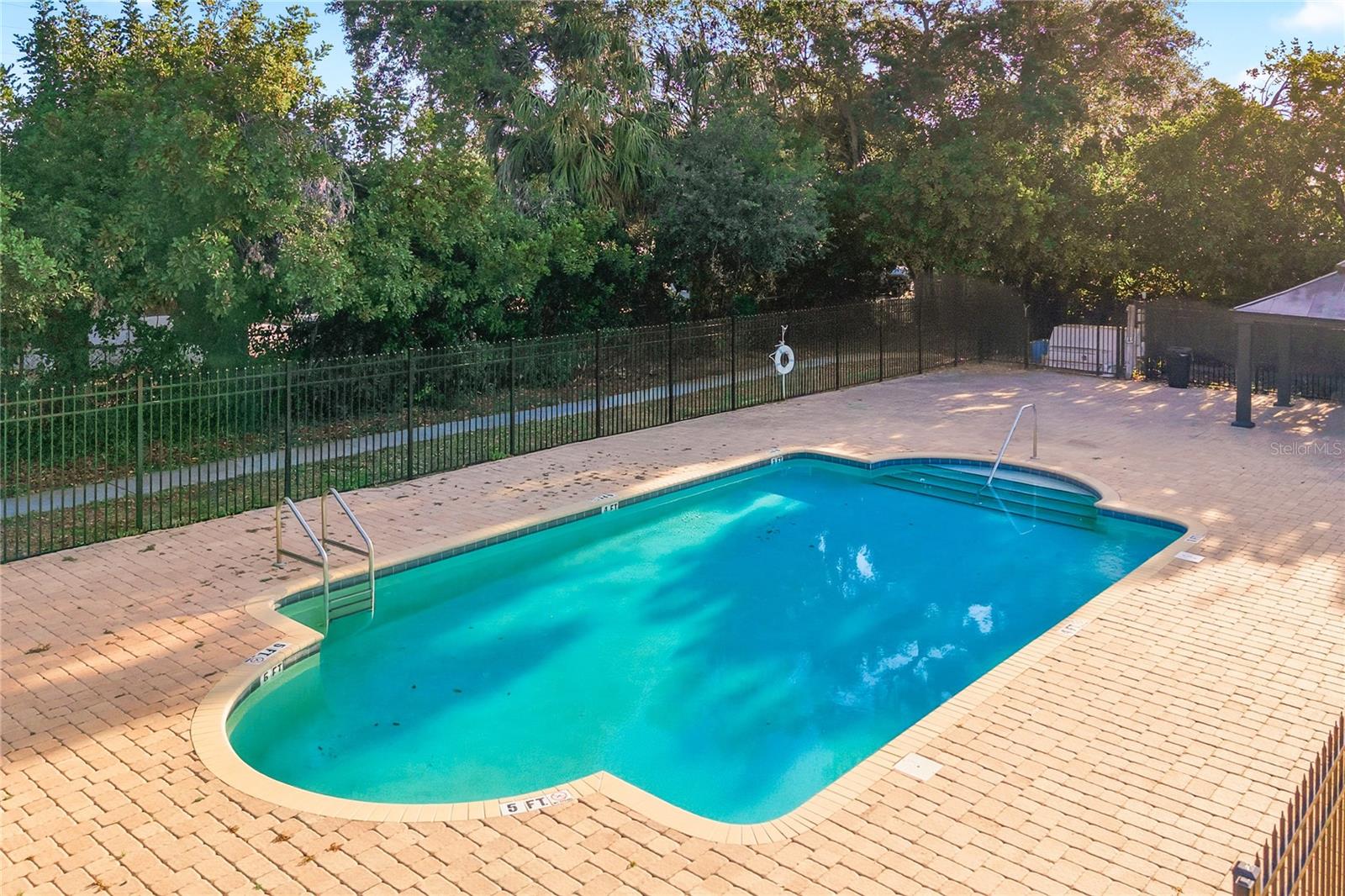 Image 13 of 33 For 701 Madison Avenue 420