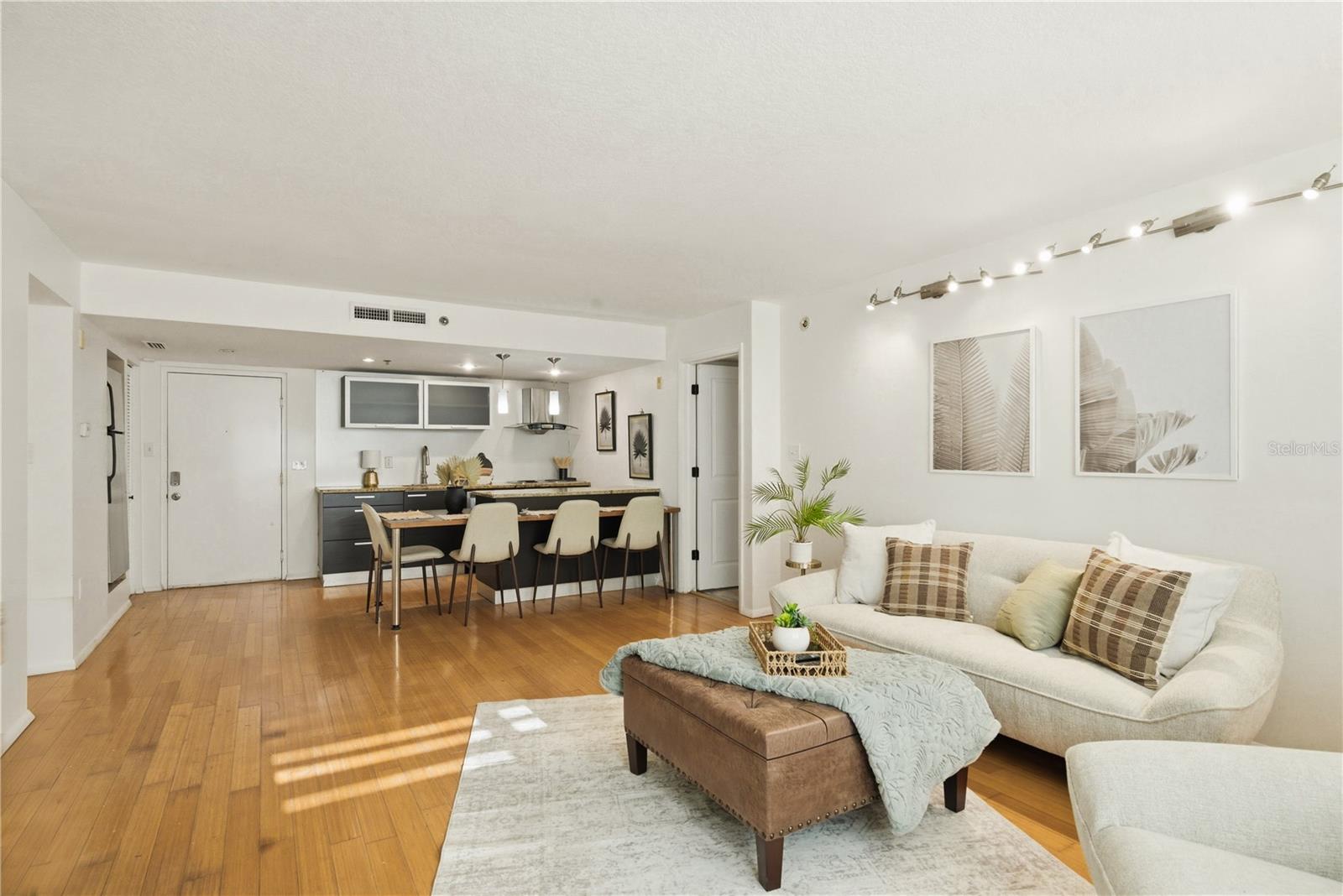 Image 15 of 33 For 701 Madison Avenue 420