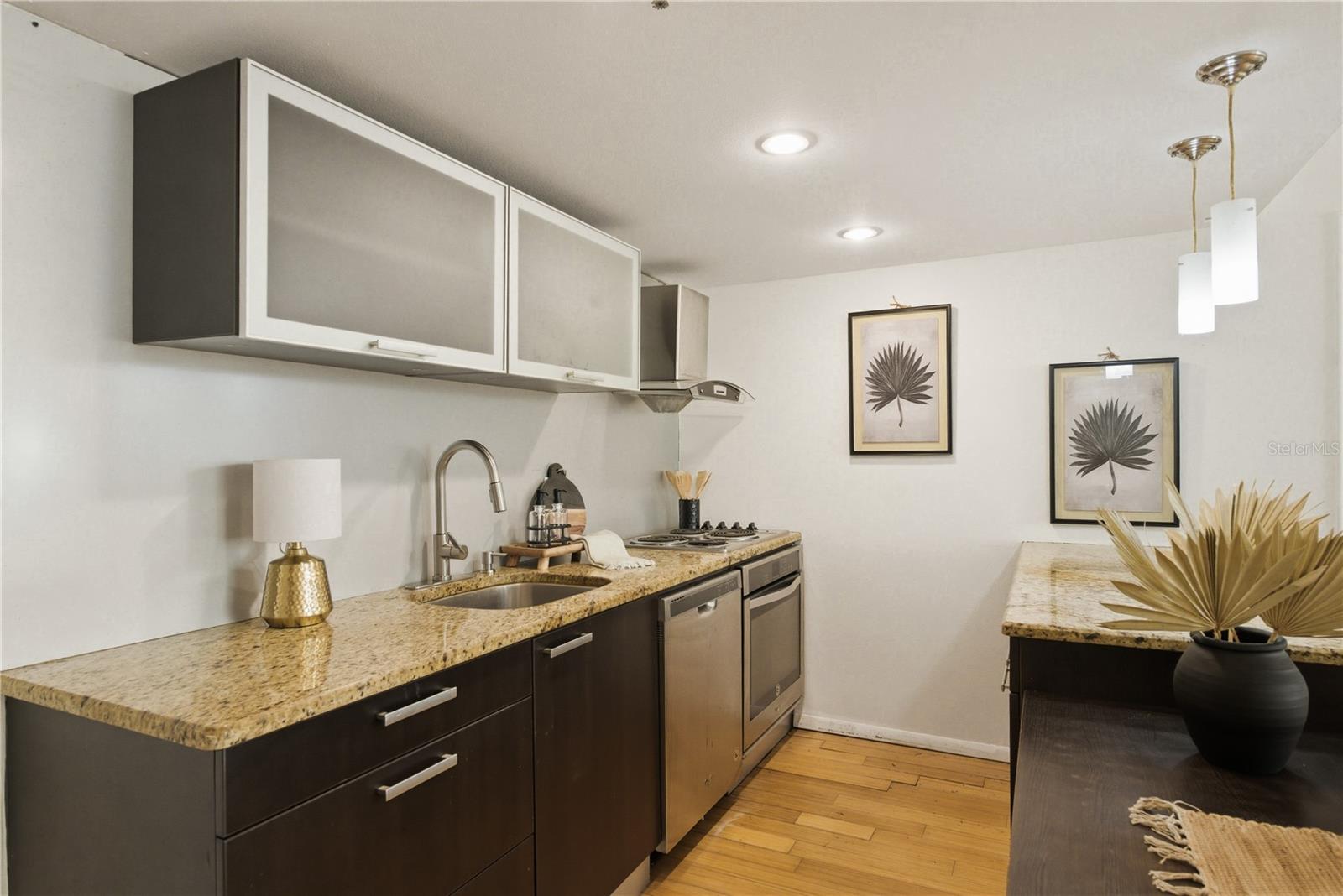 Image 17 of 33 For 701 Madison Avenue 420