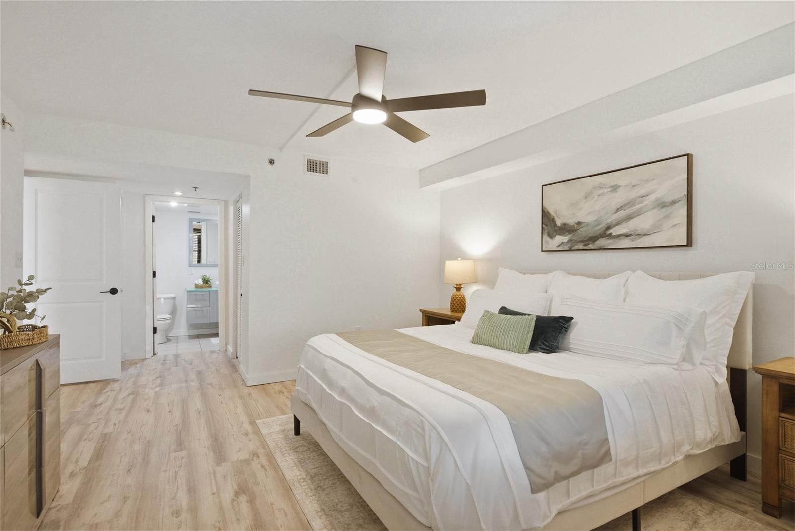 Image 20 of 33 For 701 Madison Avenue 420