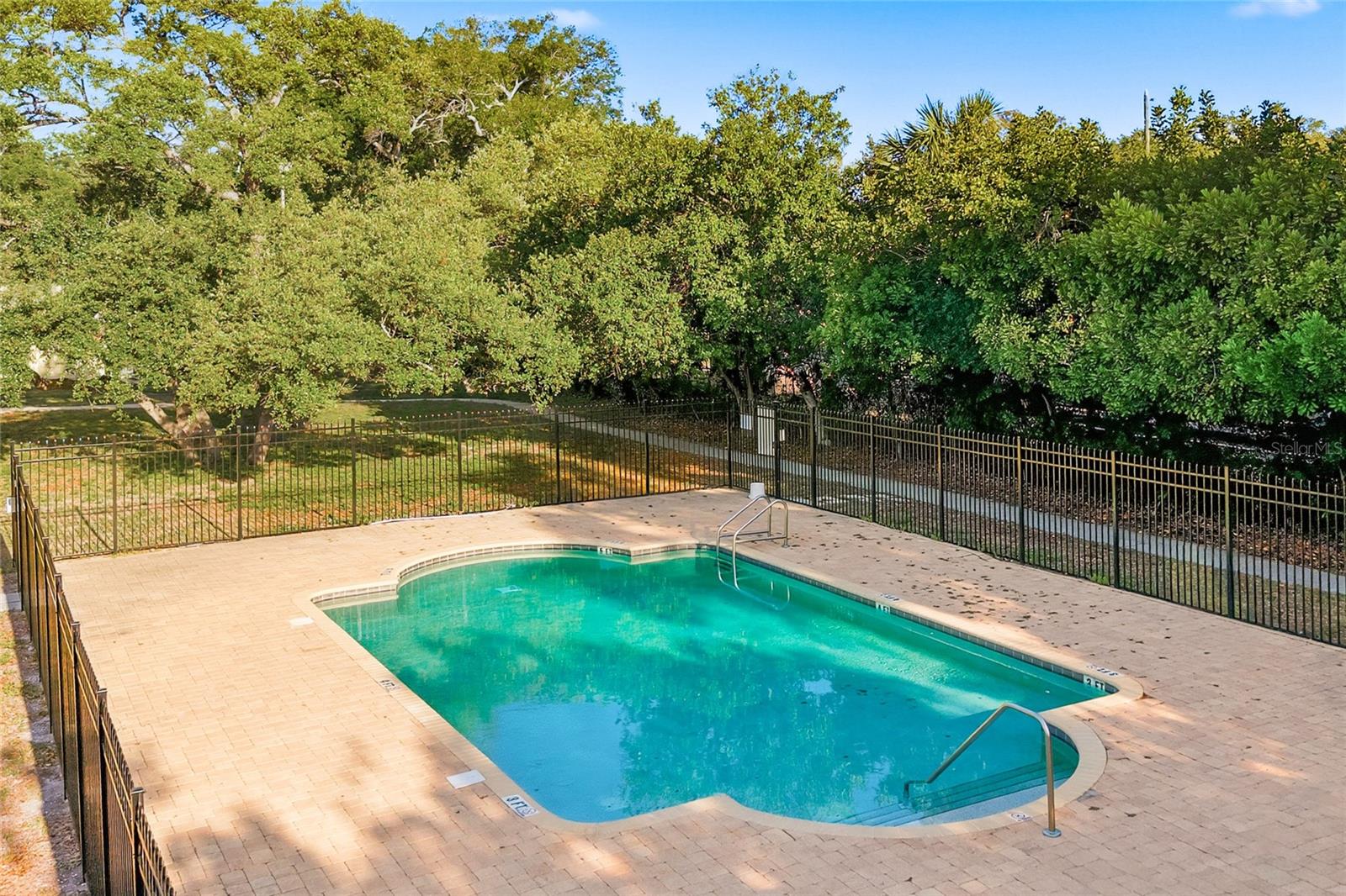 Image 22 of 33 For 701 Madison Avenue 420