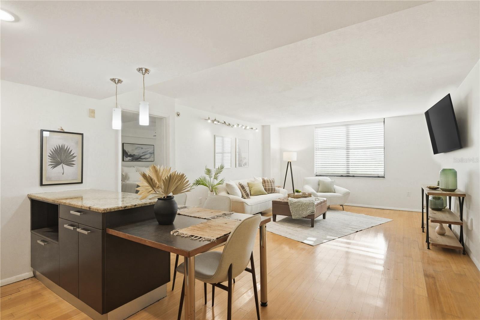 Image 4 of 33 For 701 Madison Avenue 420