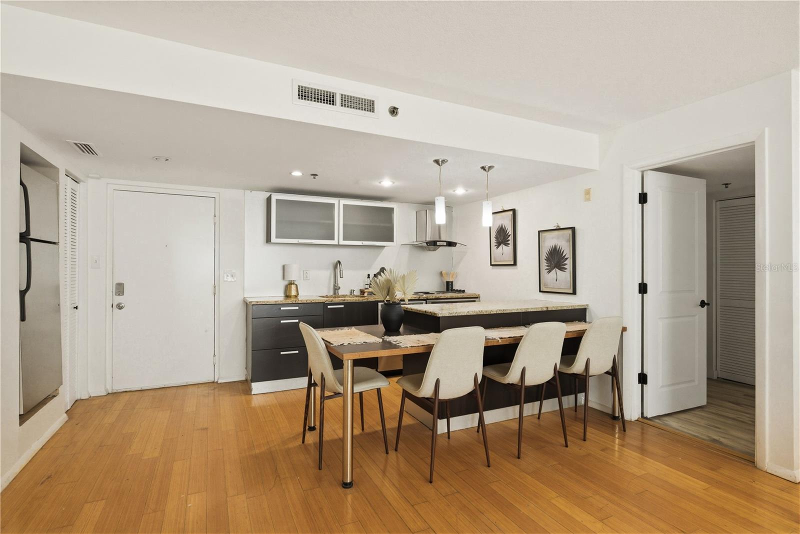 Image 6 of 33 For 701 Madison Avenue 420