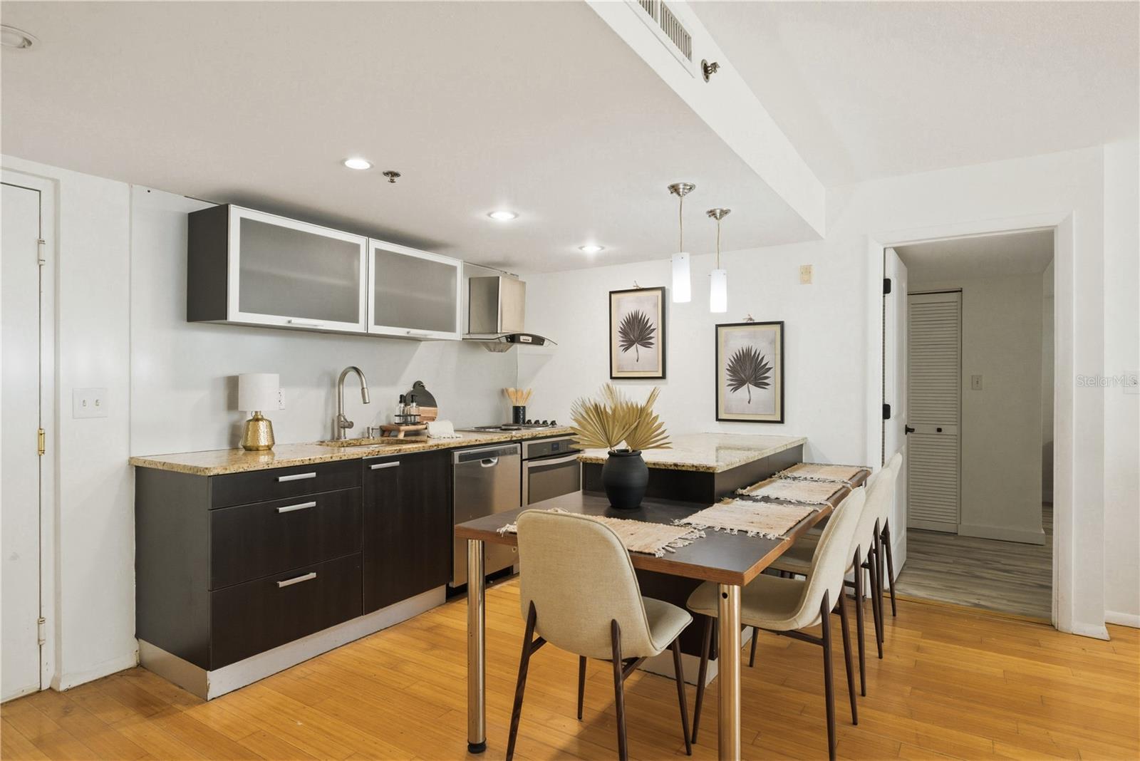 Image 7 of 33 For 701 Madison Avenue 420