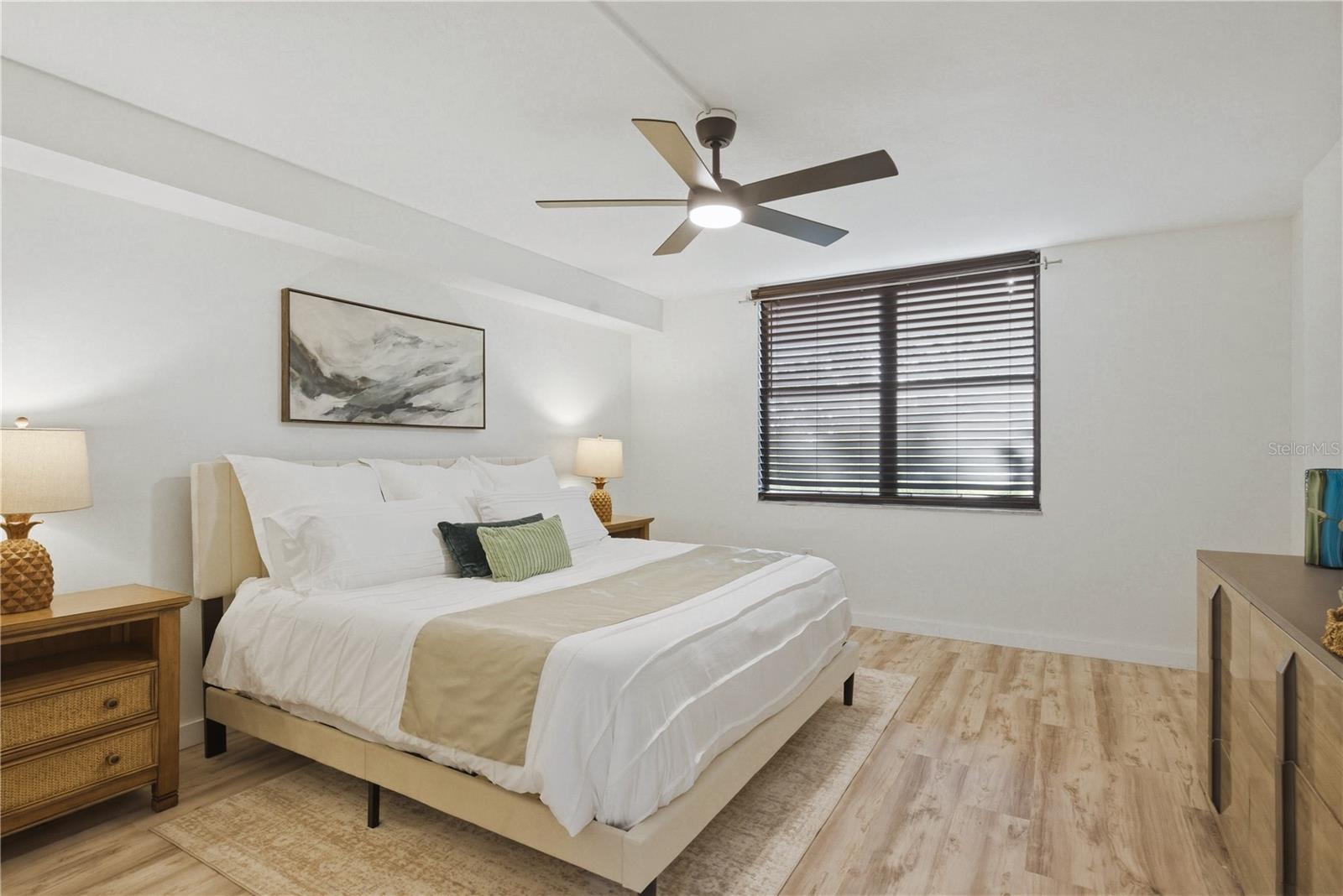 Image 8 of 33 For 701 Madison Avenue 420