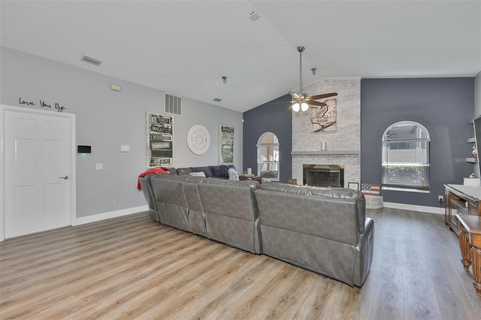 Image 19 of 59 For 3931 Appletree Drive