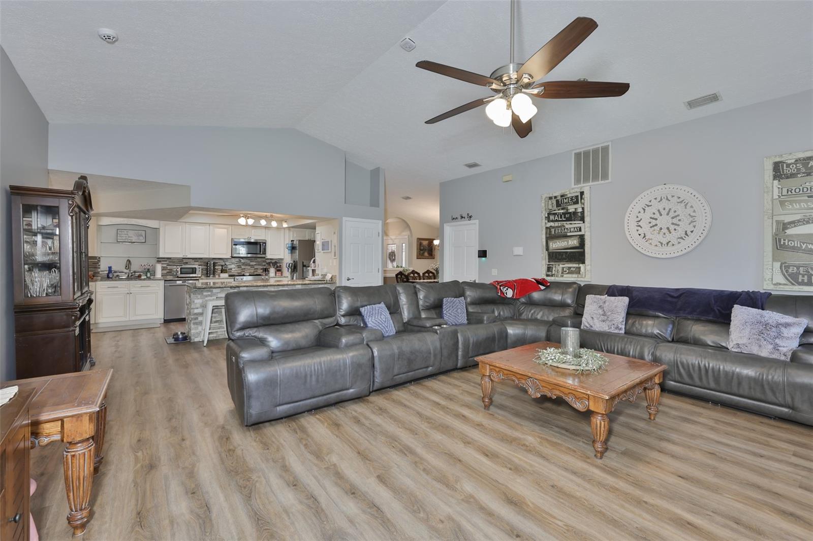 Image 21 of 59 For 3931 Appletree Drive