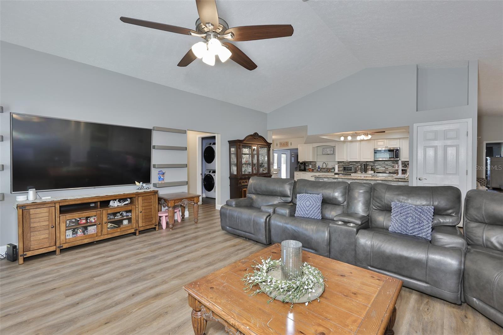 Image 22 of 59 For 3931 Appletree Drive