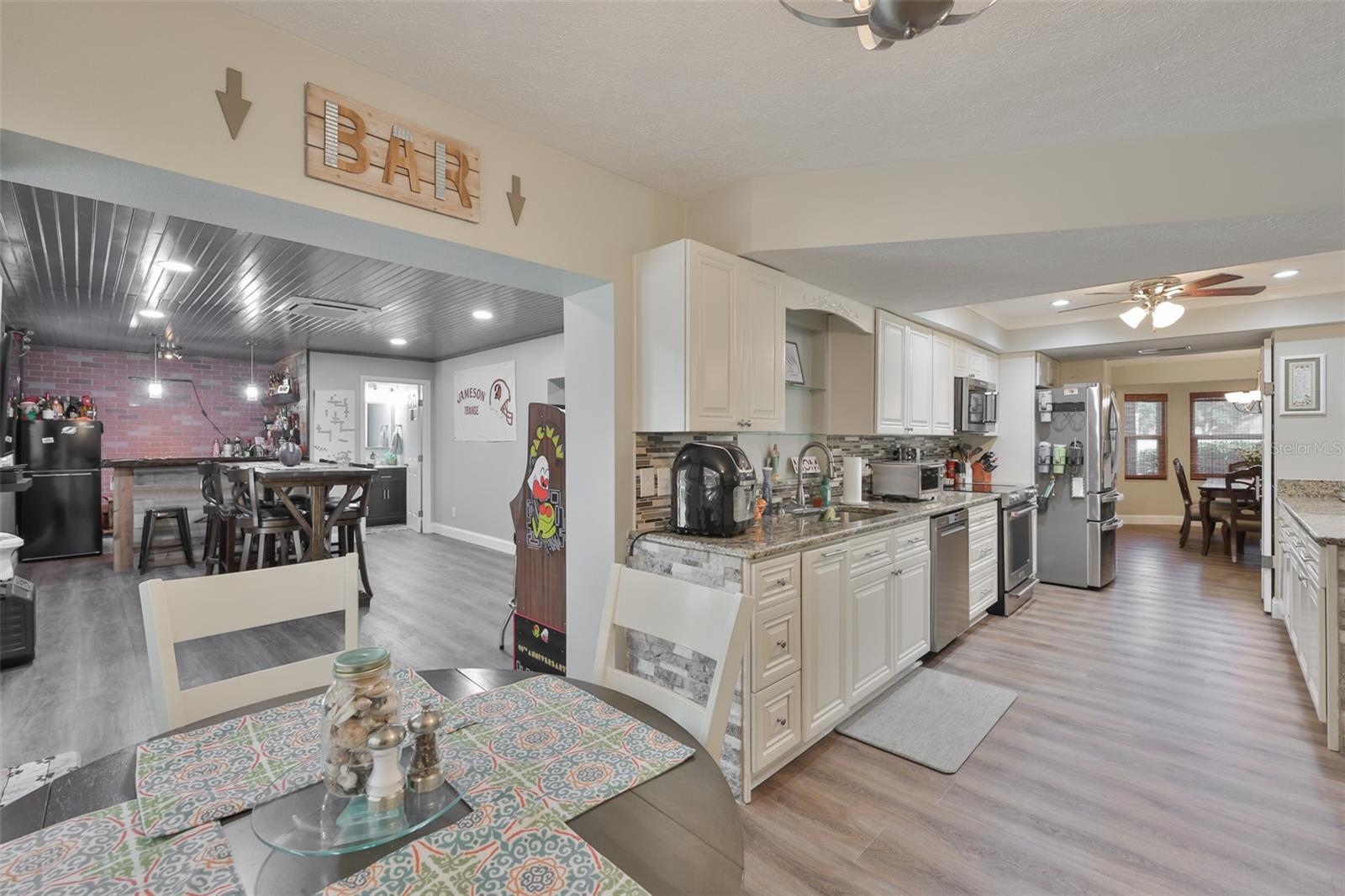 Image 27 of 59 For 3931 Appletree Drive