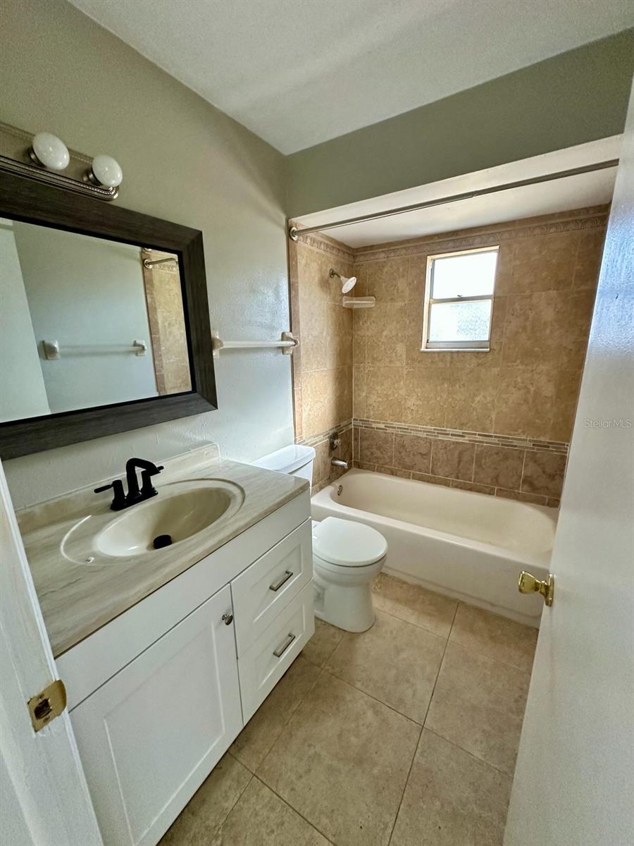 Image 12 of 27 For 1109 Rohe Street A & B