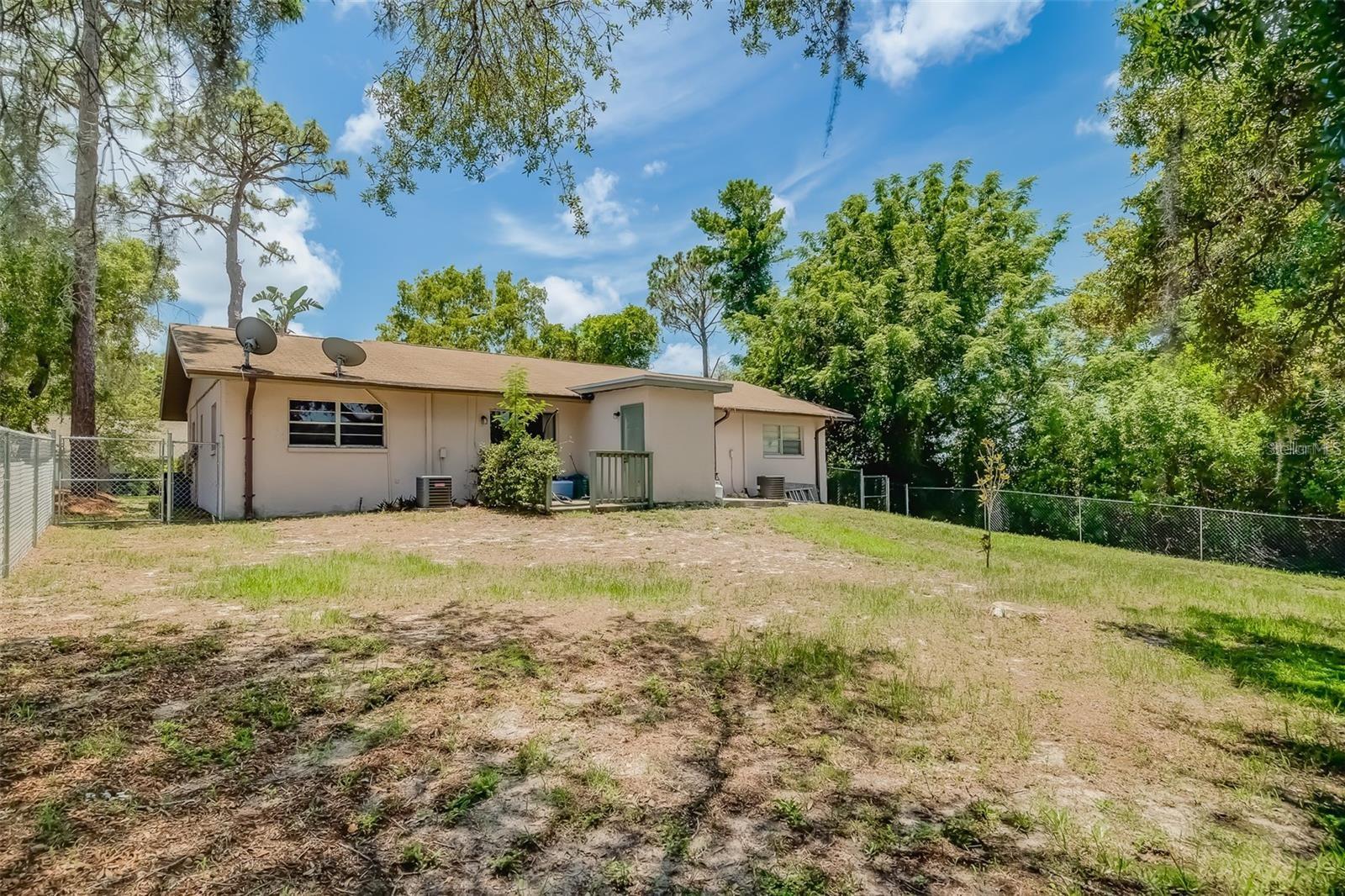 Image 18 of 27 For 1109 Rohe Street A & B