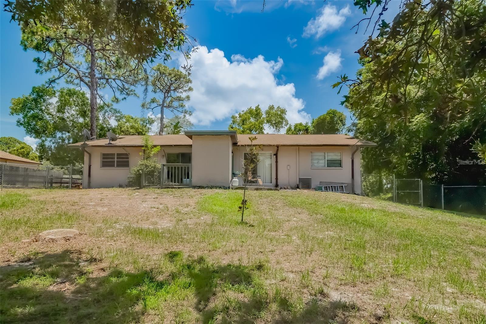 Image 20 of 27 For 1109 Rohe Street A & B