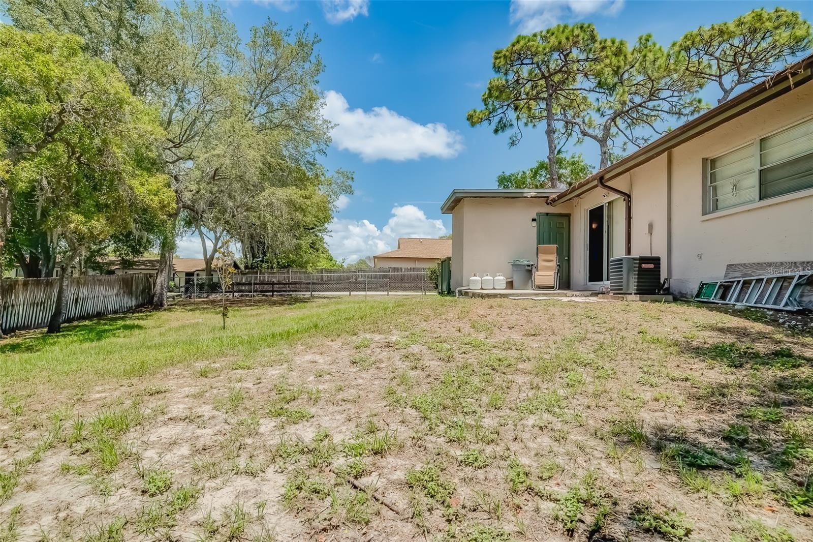 Image 22 of 27 For 1109 Rohe Street A & B