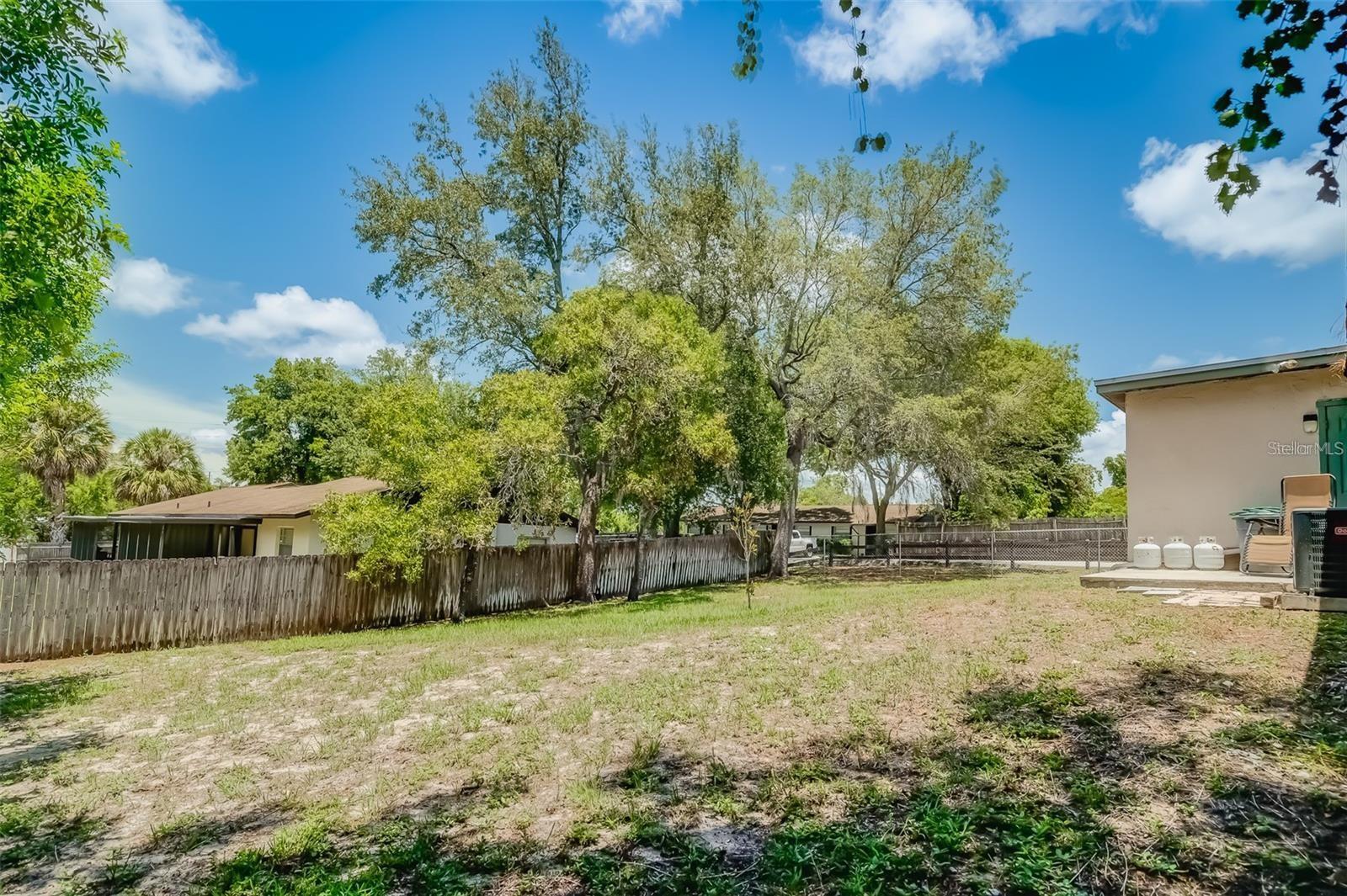 Image 23 of 27 For 1109 Rohe Street A & B