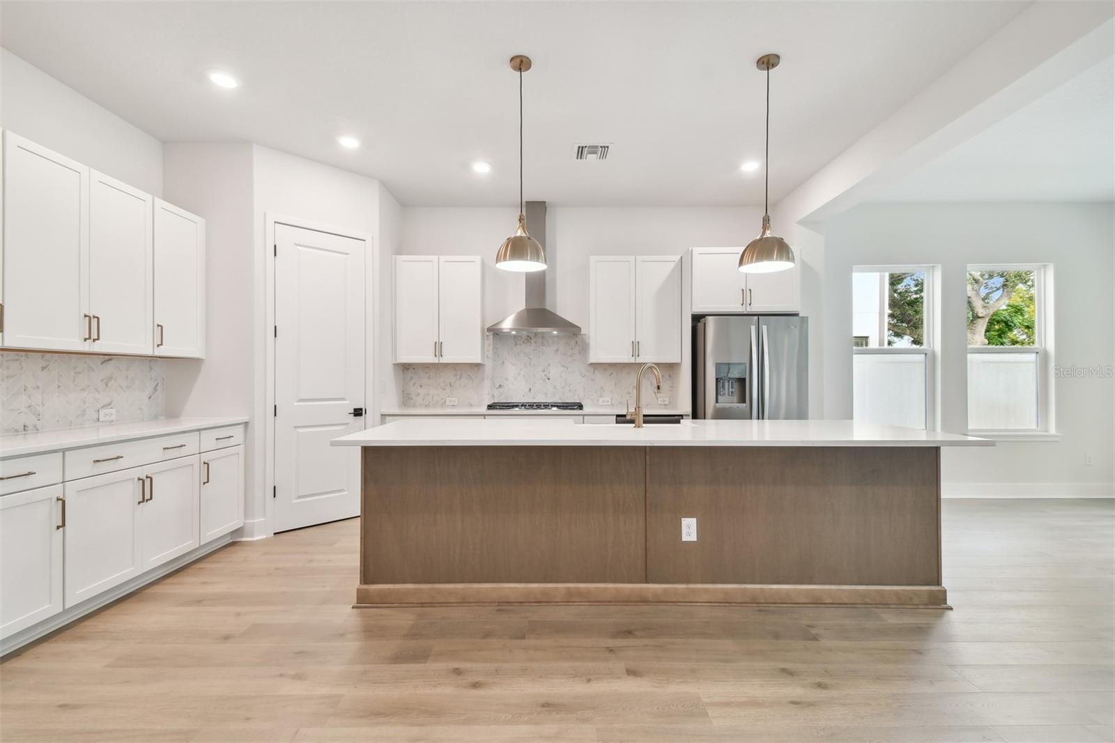 Image 6 of 12 For 915 Virginia Avenue