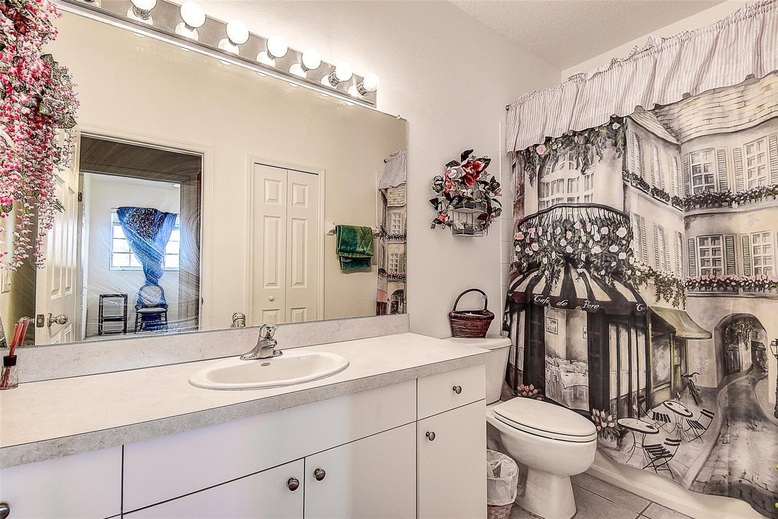 Listing photo id 13 for 14985 Alan Court