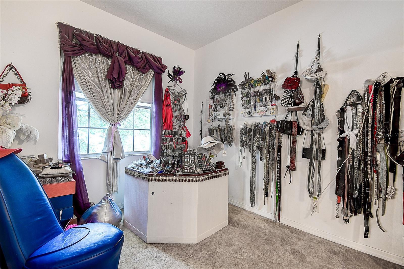 Listing photo id 14 for 14985 Alan Court