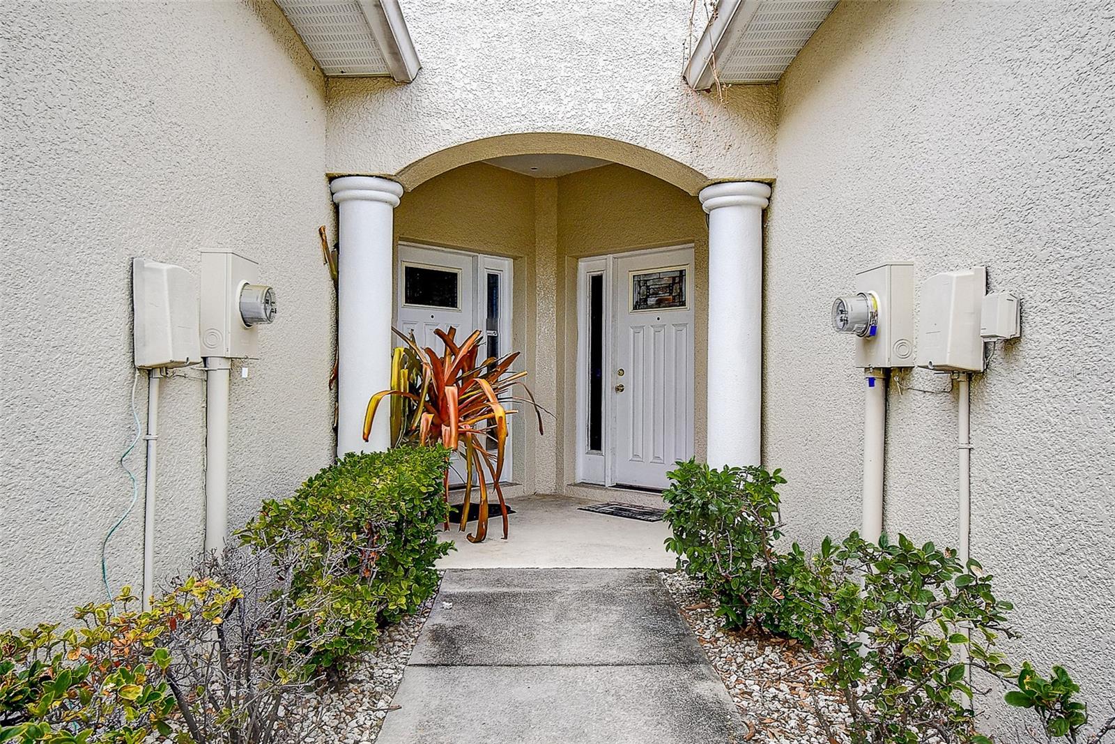 Listing photo id 0 for 14985 Alan Court