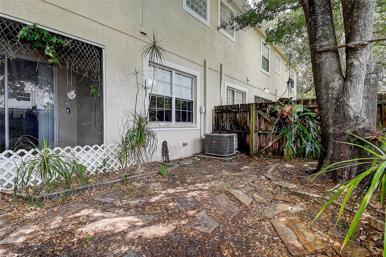 Listing photo id 18 for 14985 Alan Court