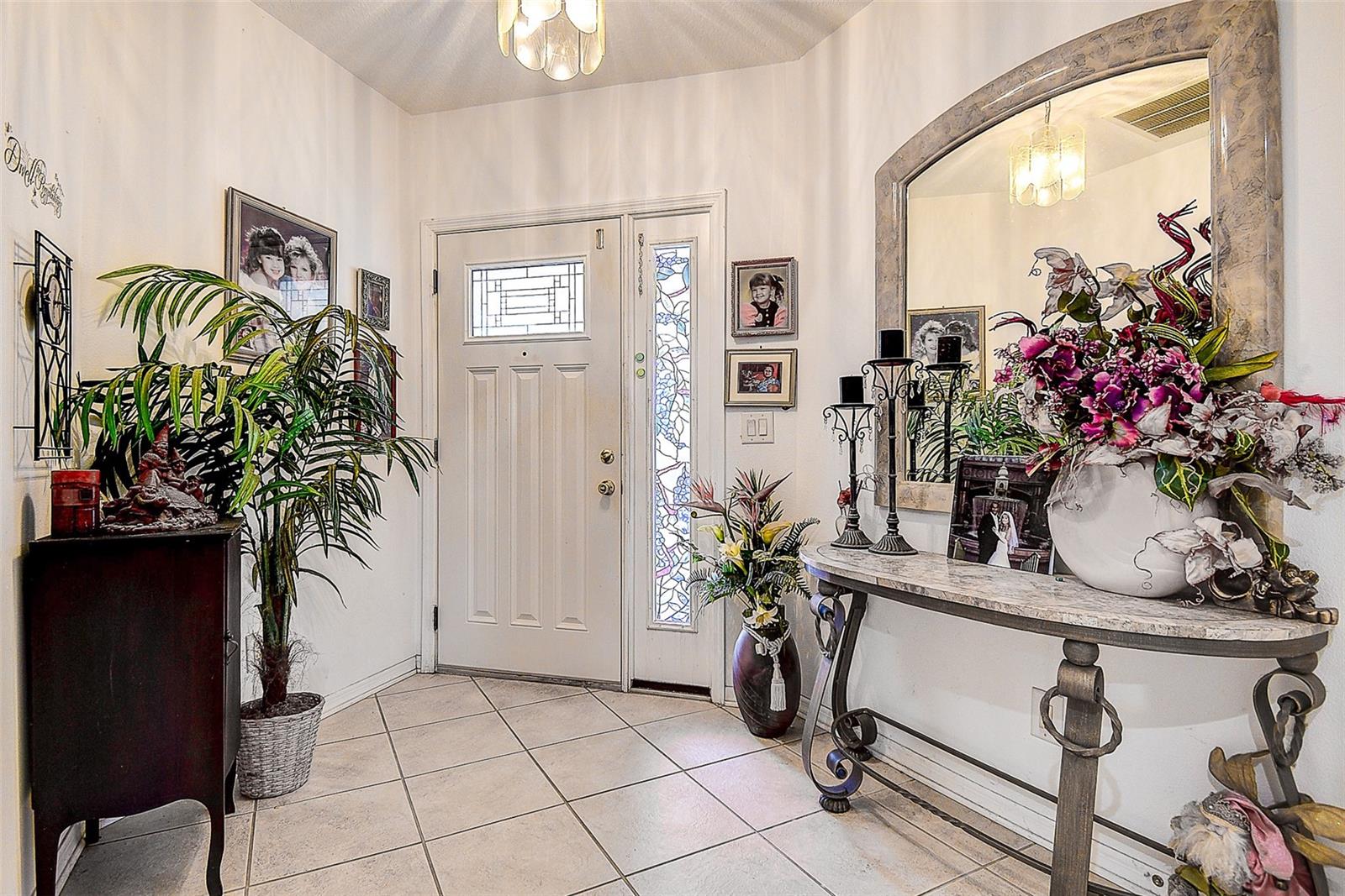 Listing photo id 1 for 14985 Alan Court