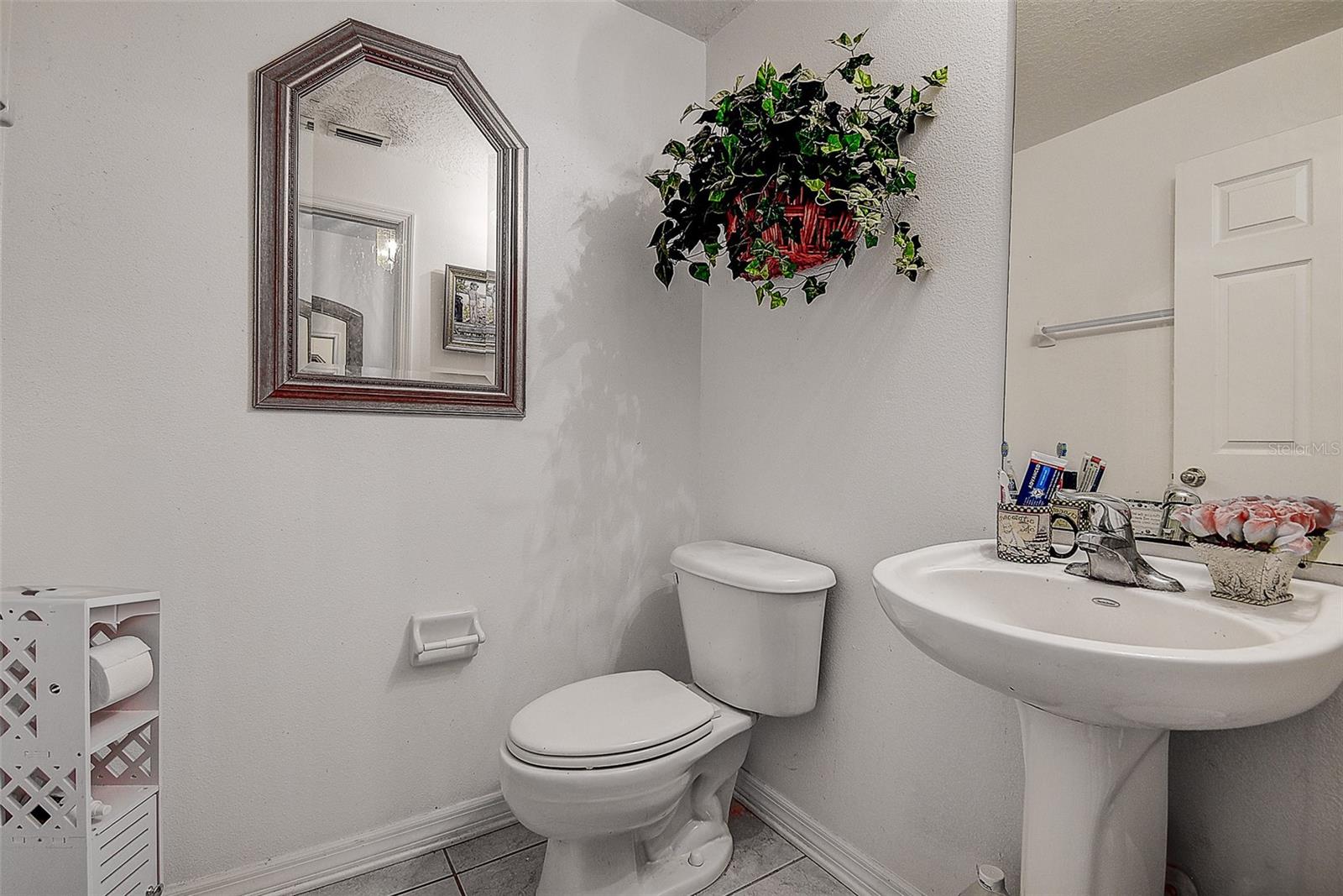 Listing photo id 2 for 14985 Alan Court