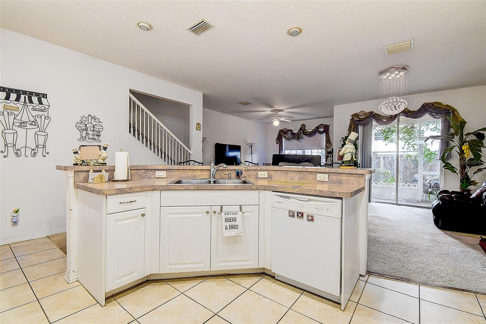 Listing photo id 4 for 14985 Alan Court