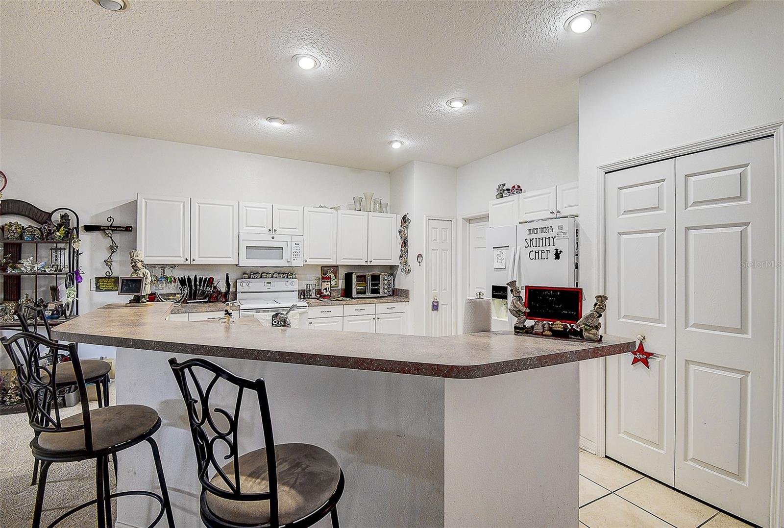 Listing photo id 6 for 14985 Alan Court